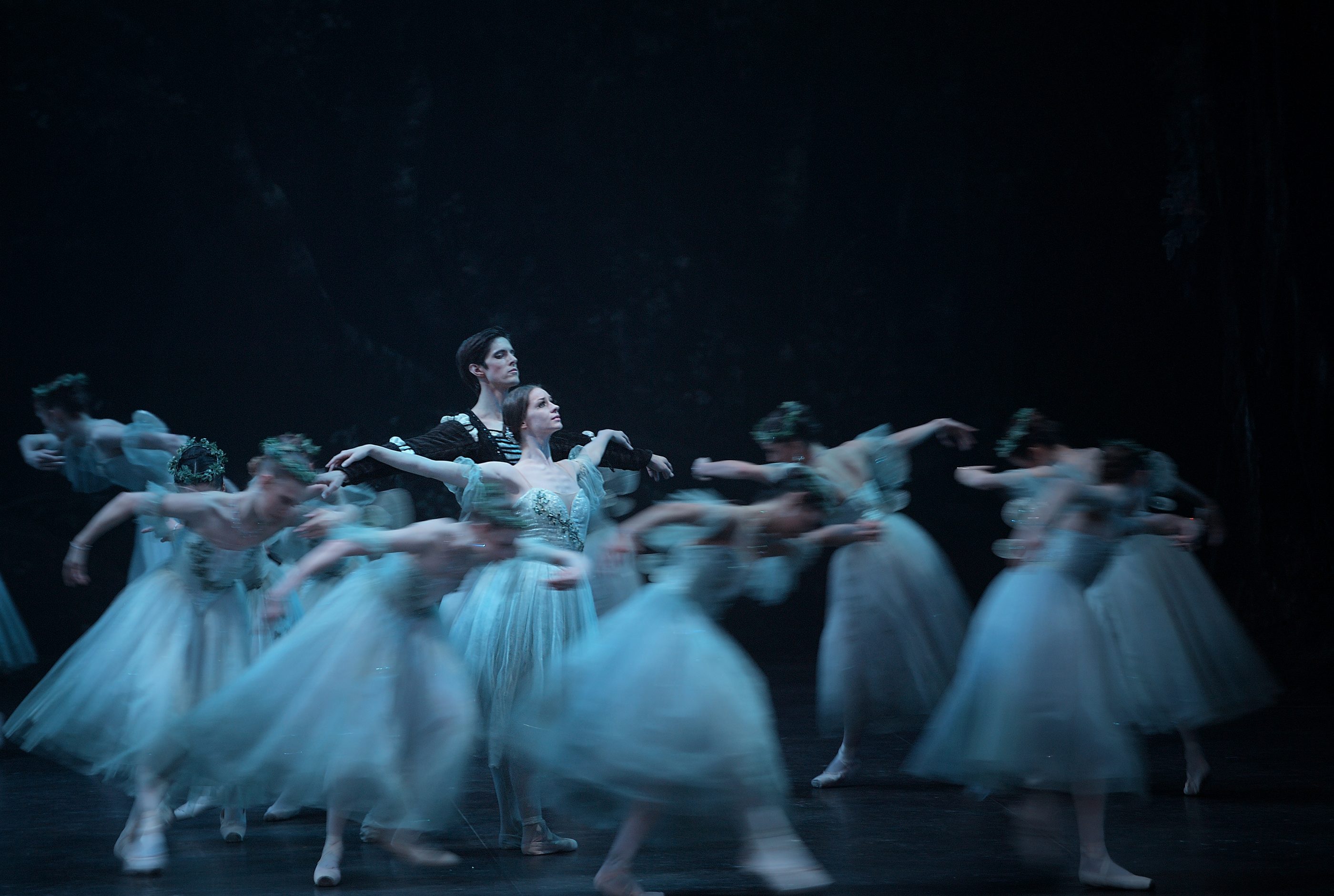 Laurretta Summerscales as Giselle and Xander Parish as Albrecht in Giselle