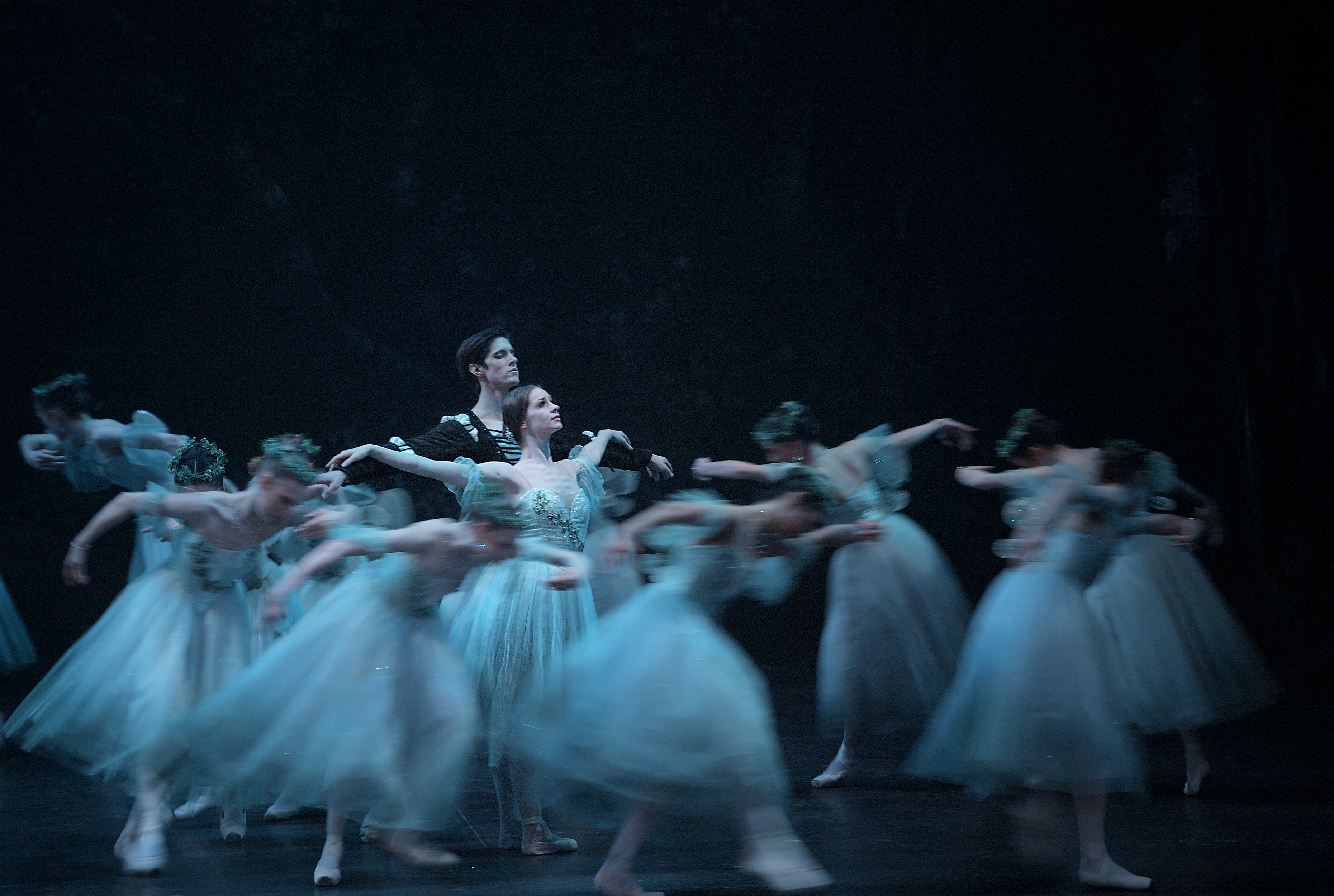 Laurretta Summerscales as Giselle and Xander Parish as Albrecht in Giselle (c) Laurent Liotardo (2)