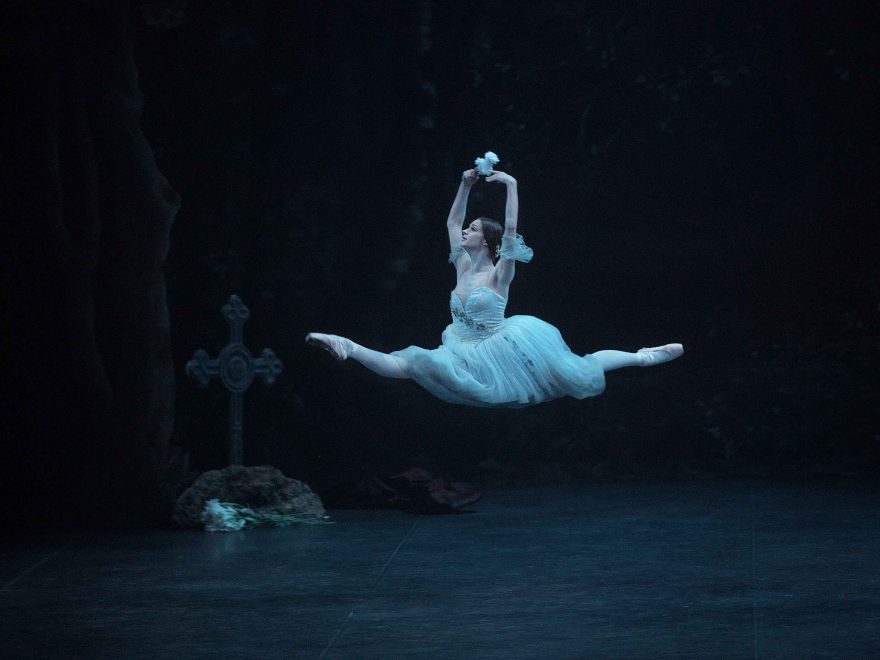 Laurretta-Summerscales-as-Giselle-(c)-Laurent-Liotardo