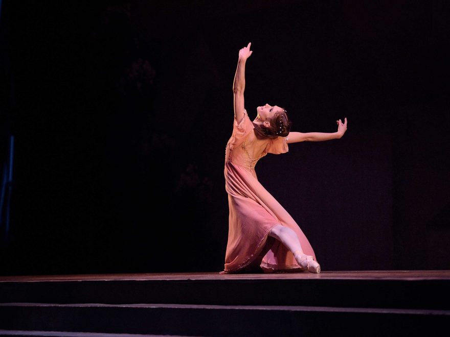 Alison-McWhinney-in-English-National-Ballet's-Romeo-&-Juliet-(C)-Laurent-Liotardo-(2)