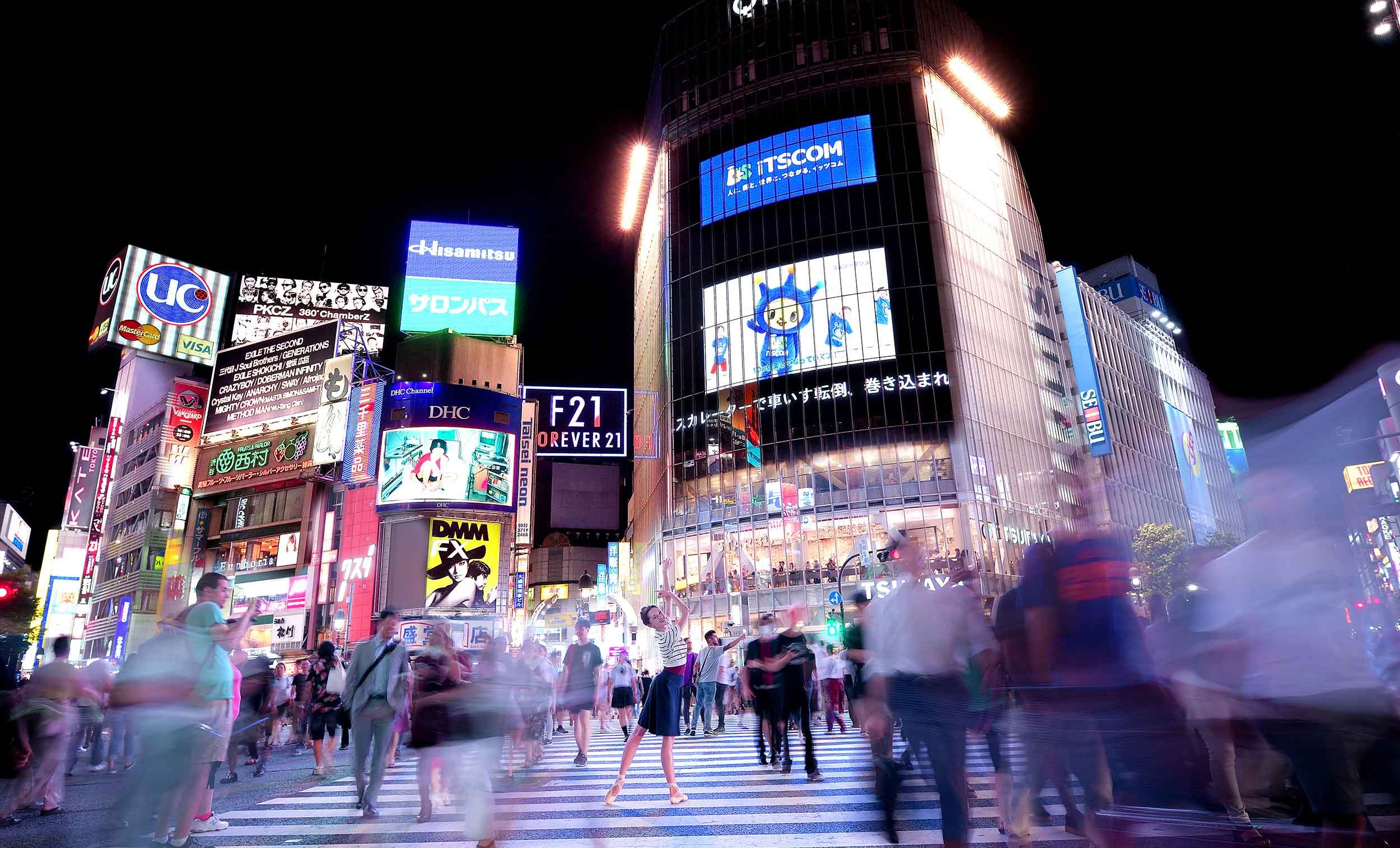 Jeanette-Kakareka-in-Tokyo-©-Laurent-Liotardo-(1)