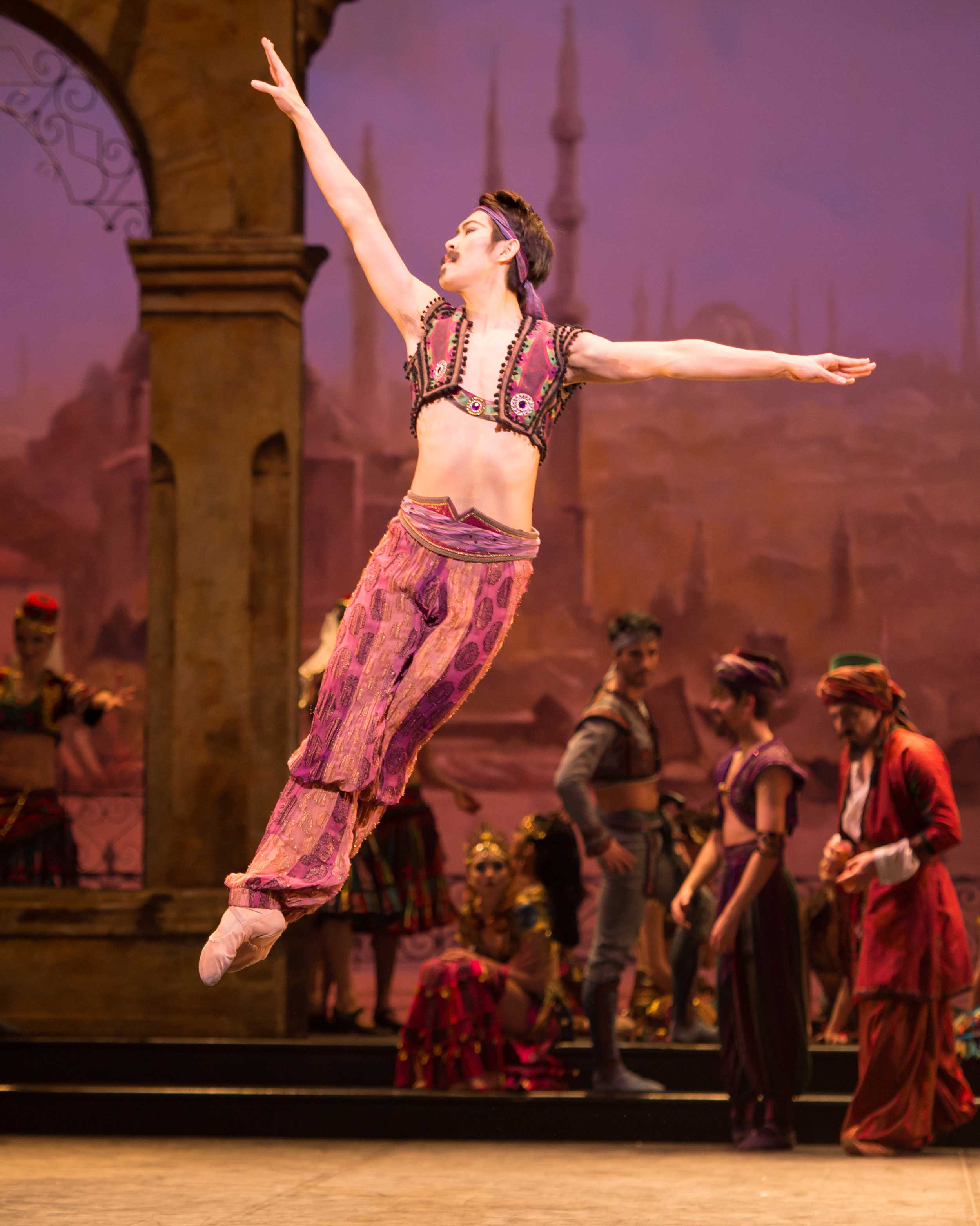 Ken-Saruhashi-in-English-National-Ballet's-Le-Corsaire-(C)-Photography-by-ASH