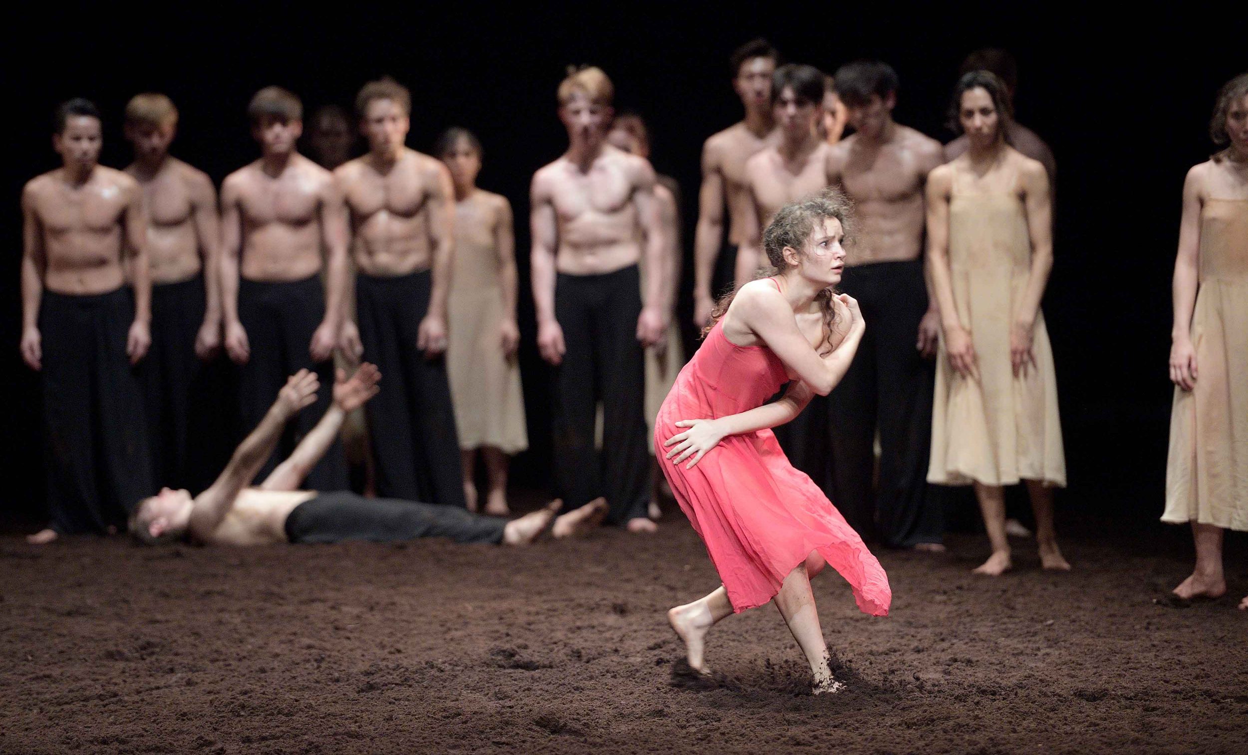 Pina-Bausch's-Le-Sacre-du-printemps-by-English-National-Ballet-(c)-Laurent-Liotardo-(4)