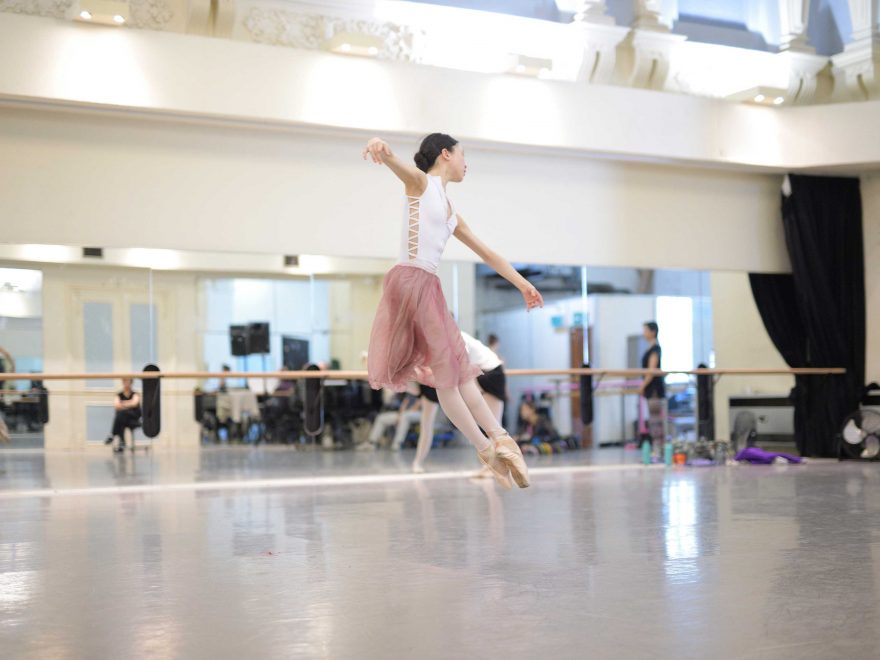Rina-Kanehara-rehearsing-La-Sylphide-©-Laurent-Liotardo