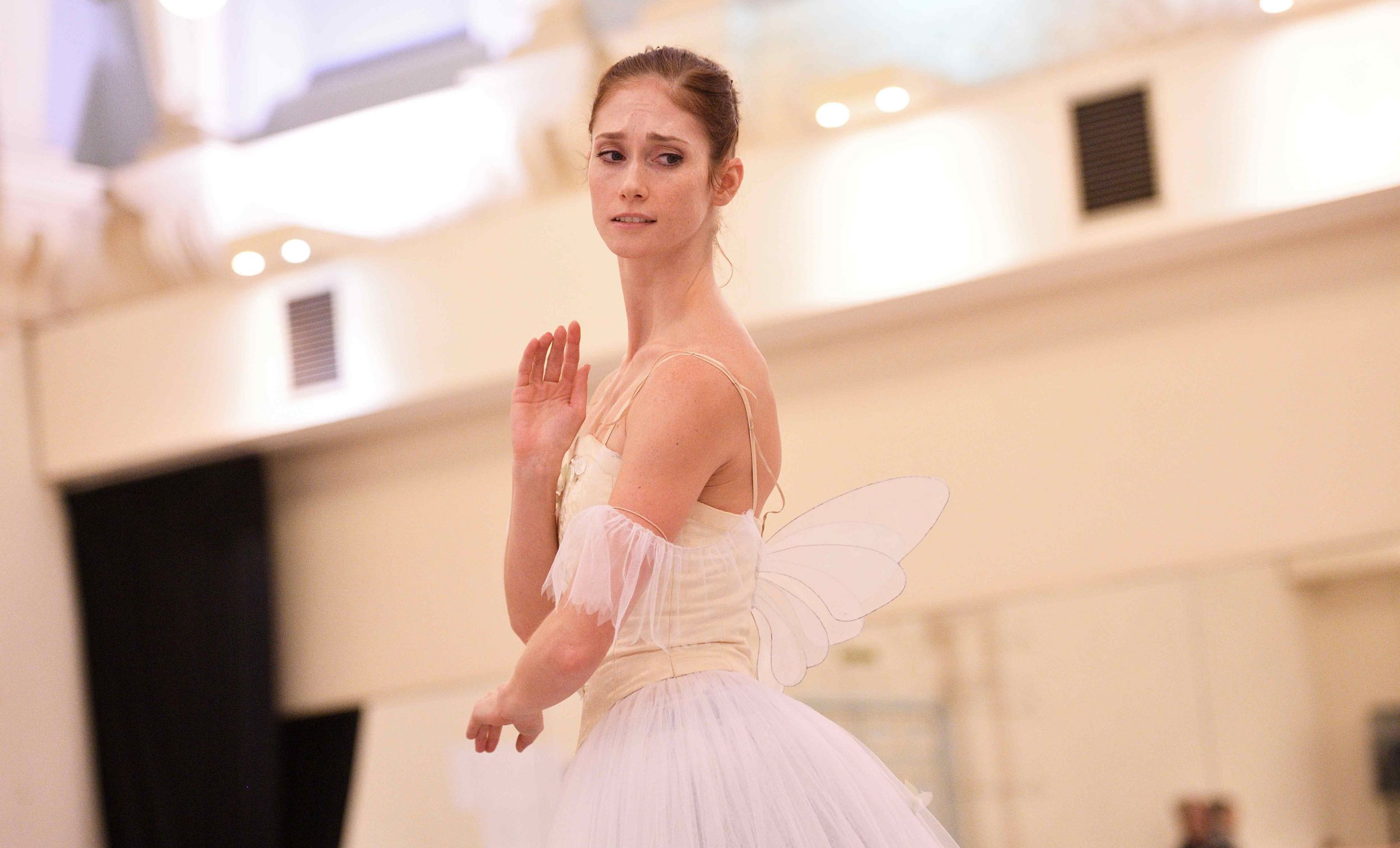 Alison-McWhinney-rehearsing-La-Sylphide-©-Laurent-Liotardo-(1)