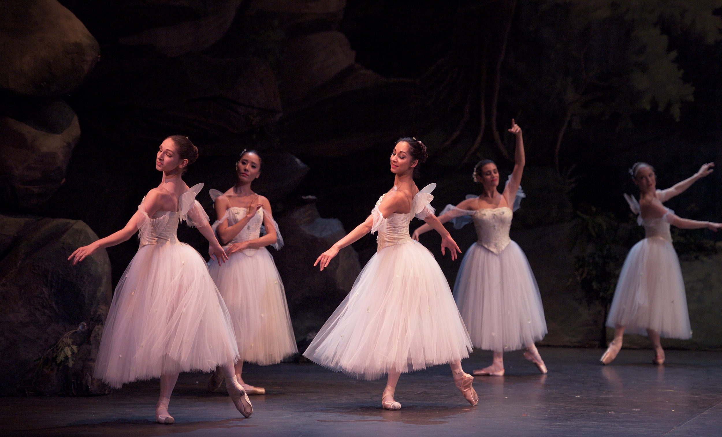 PRESS Artists of English National Ballet in La Sylphide © Laurent Liotardo (2)