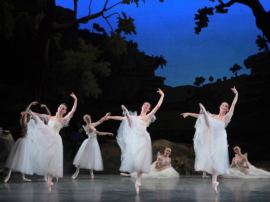 English-National-Ballet-in-La-Sylphide-©-Laurent-Liotardo-(1)