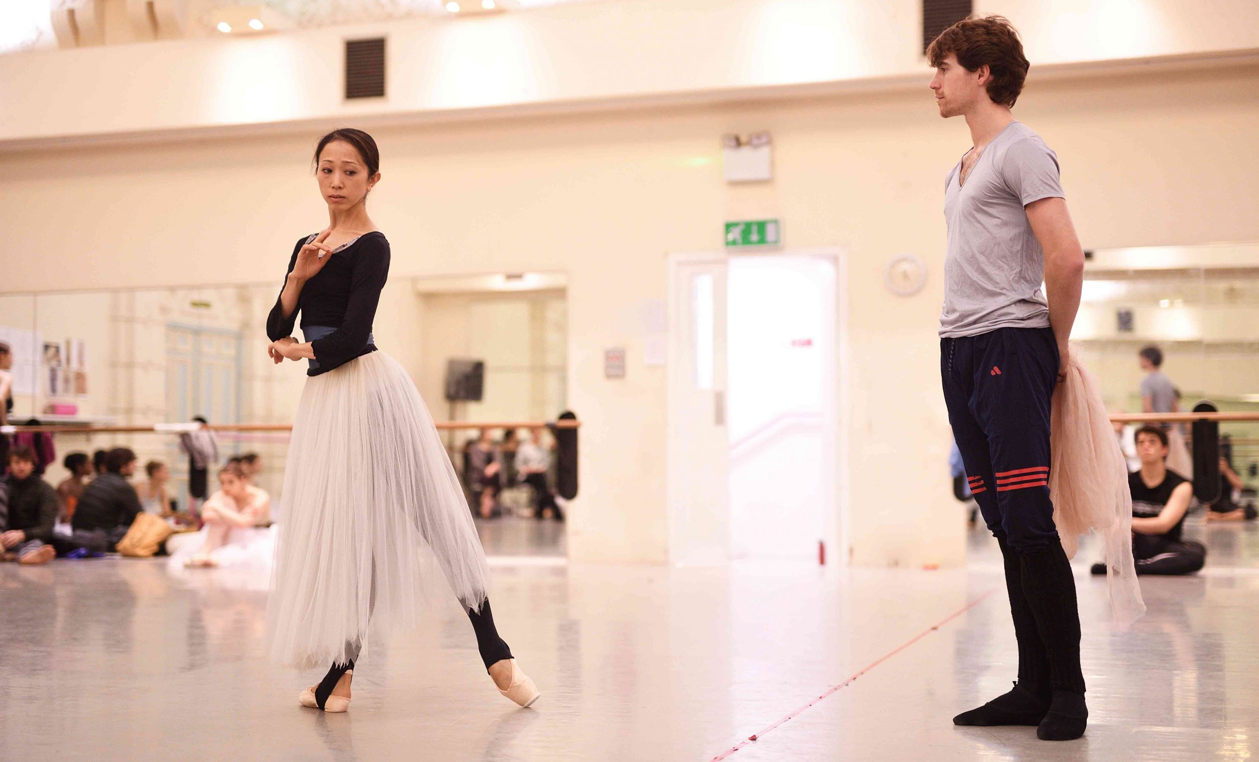 Erina-Takahashi-and-Aitor-Arrieta-rehearsing-La-Sylphide-©-Laurent-Liotardo-(2)
