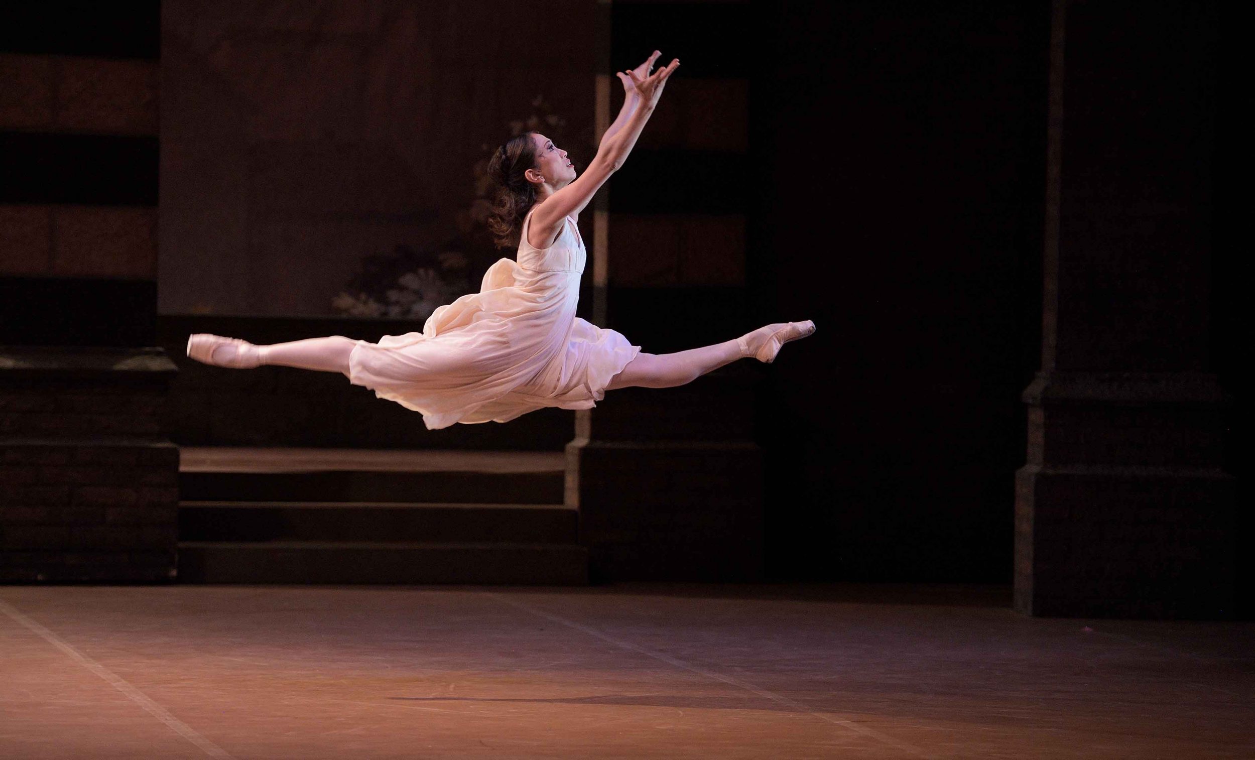 Erina-Takahashi-as-Juiet-in-Romeo-&-Juliet-©-Laurent-Liotardo