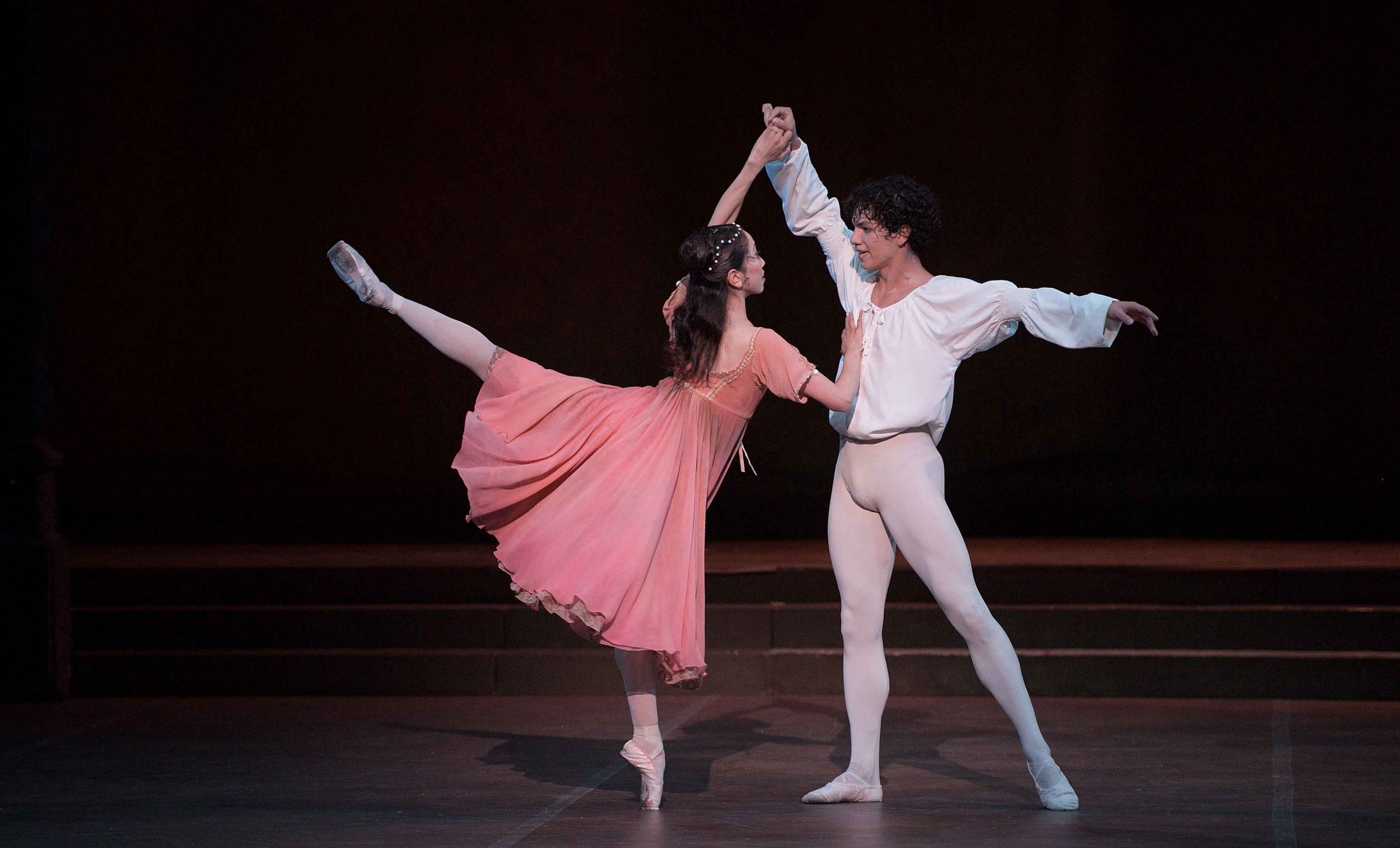 Erina-Takahashi-as-Juliet-and-Isaac-Hernandez-as-Romeo-in-Romeo-&-Juliet-©-Laurent-Liotardo-(2)