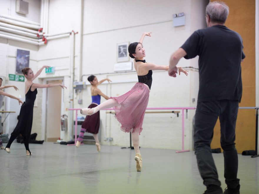 Frank-Andesen-with-Rina-Kanehara-rehearsing-La-Sylphide-©-Laurent-Liotardo-(1)