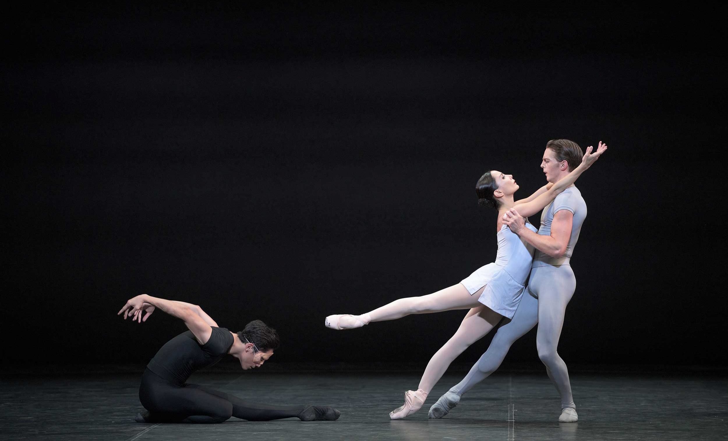Tamara-Rojo, Jeffrey-Cirio--and-Joseph-Caley-in-Song-of-the-Earth-©-Laurent-Liotardo-(2)