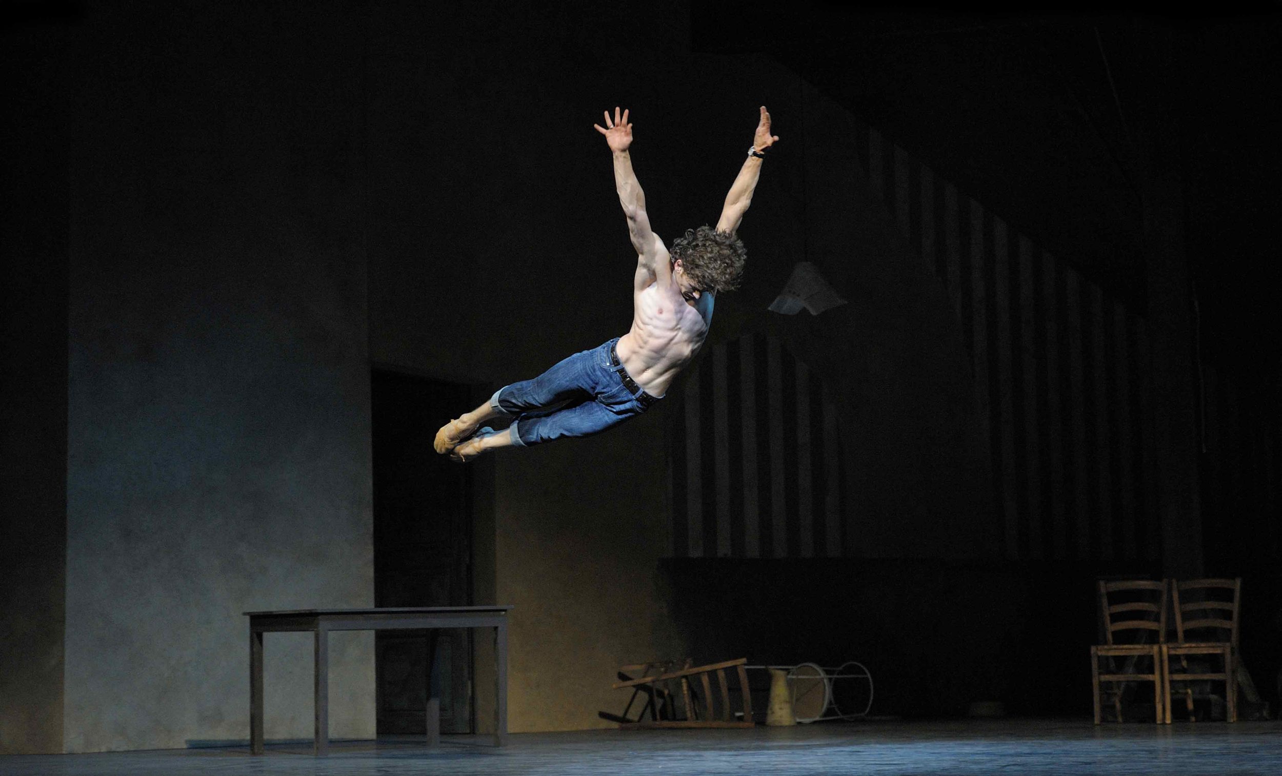 Ivan-Vasiliev-in-Jeune-Homme-(c)-Laurent-Liotardo