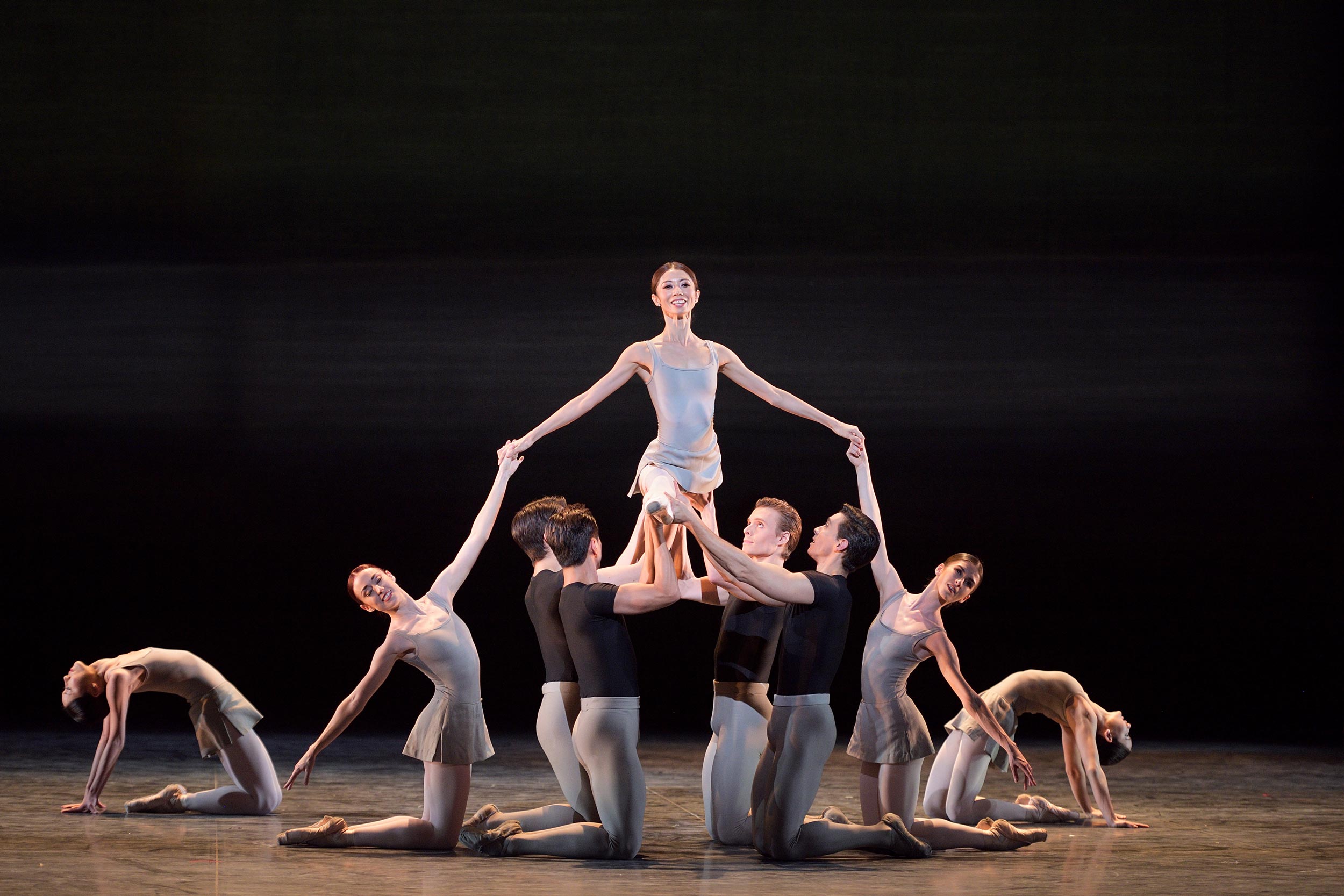 English-National-Ballet-in-Song-of-the-Earth-©-Laurent-Liotardo-(2)
