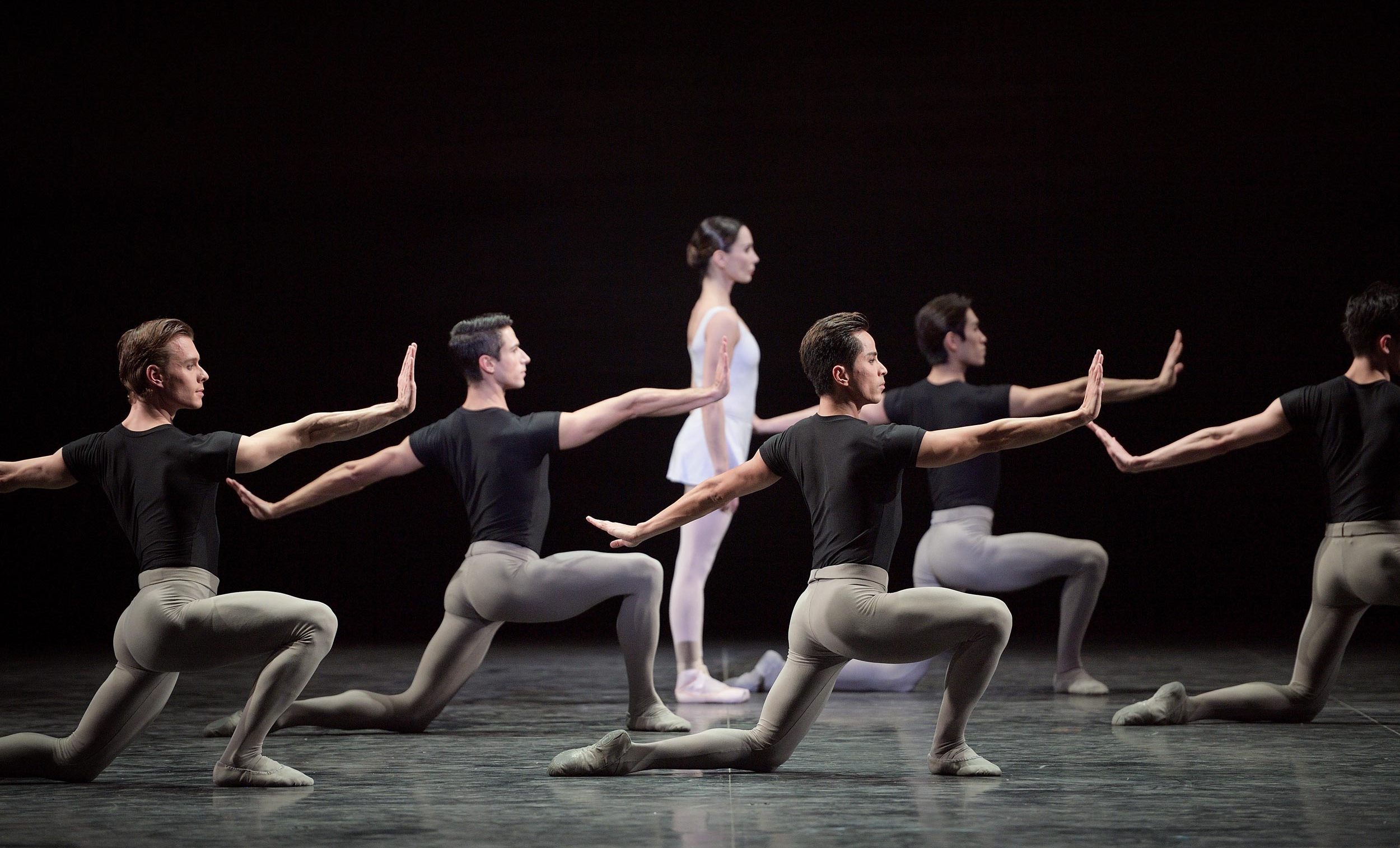 Tamara-Rojo-with-English-National-Ballet-artists-in-Song-of-the-Earth-©-Laurent-Liotardo