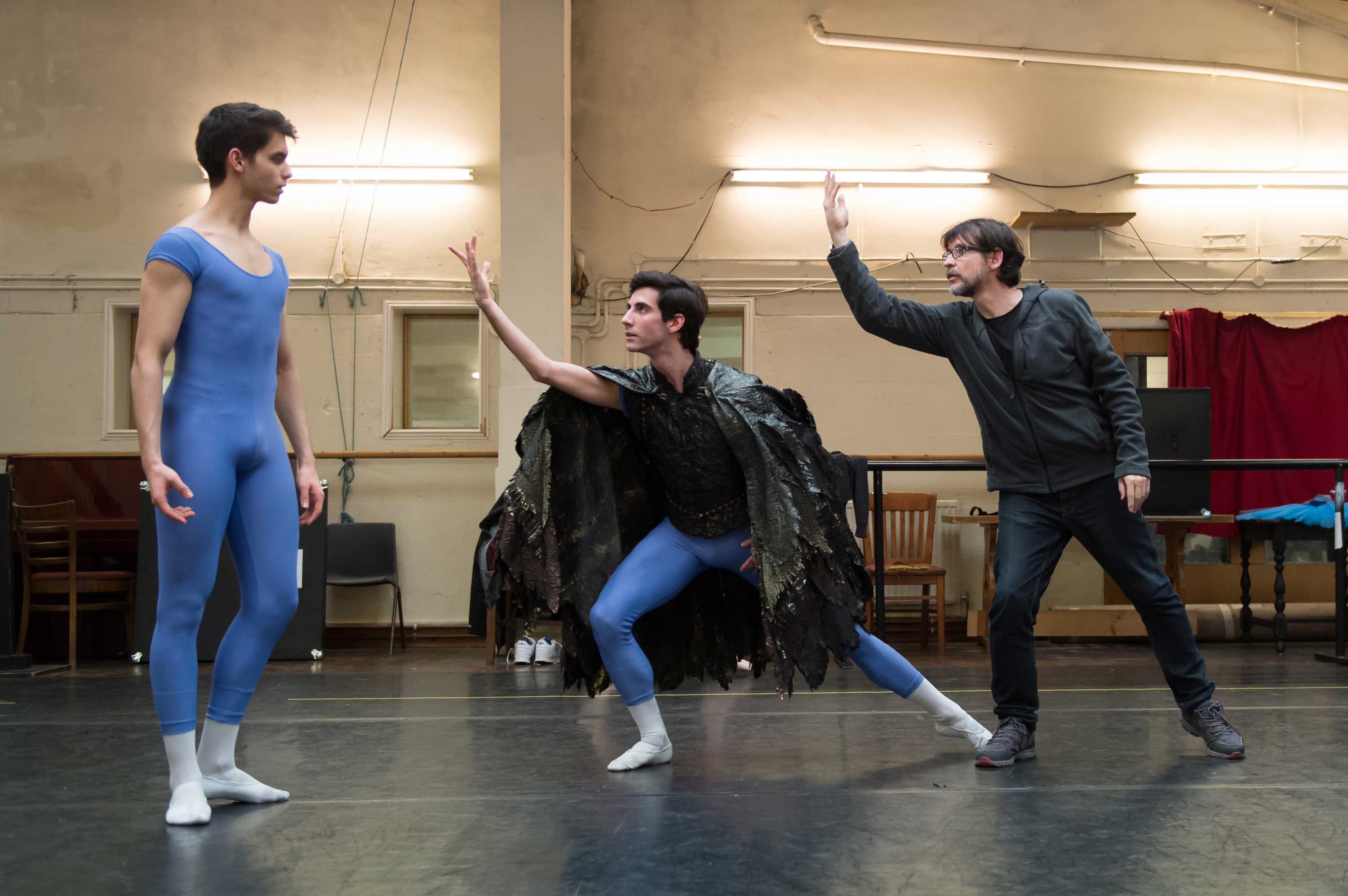 Victor-Gonzales-Perez,-Valerio-Zaffalon-and-Antonio-Castilla-in-rehearsals-for-My-First-Ballet-Swan-Lake-(c)-Photo-ASH