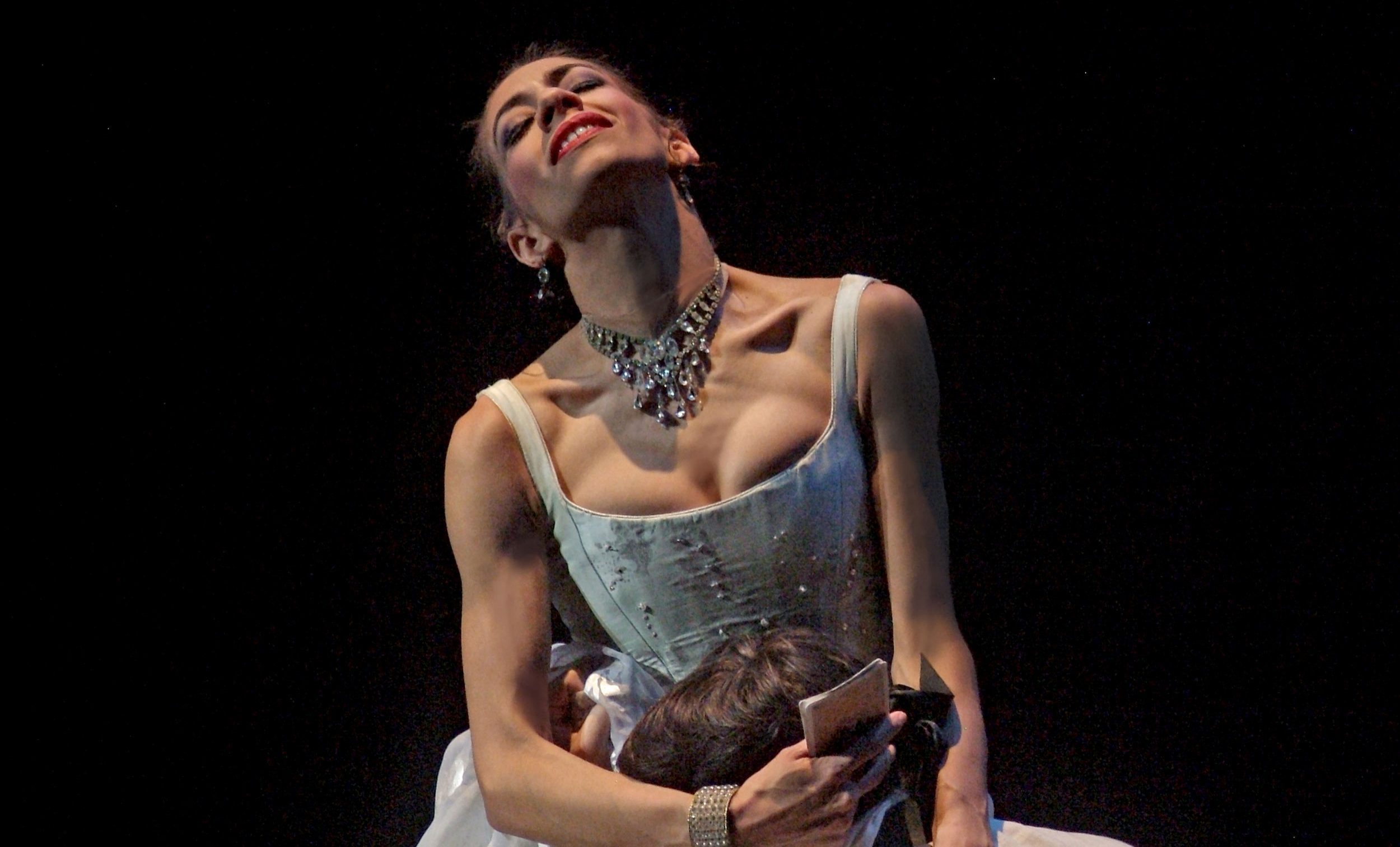 Begoña Cao and Esteban Berlanga in Manon © Annabel Moeller