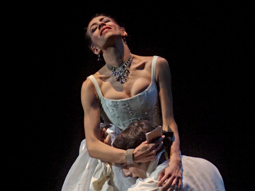Begoña Cao and Esteban Berlanga in Manon © Annabel Moeller