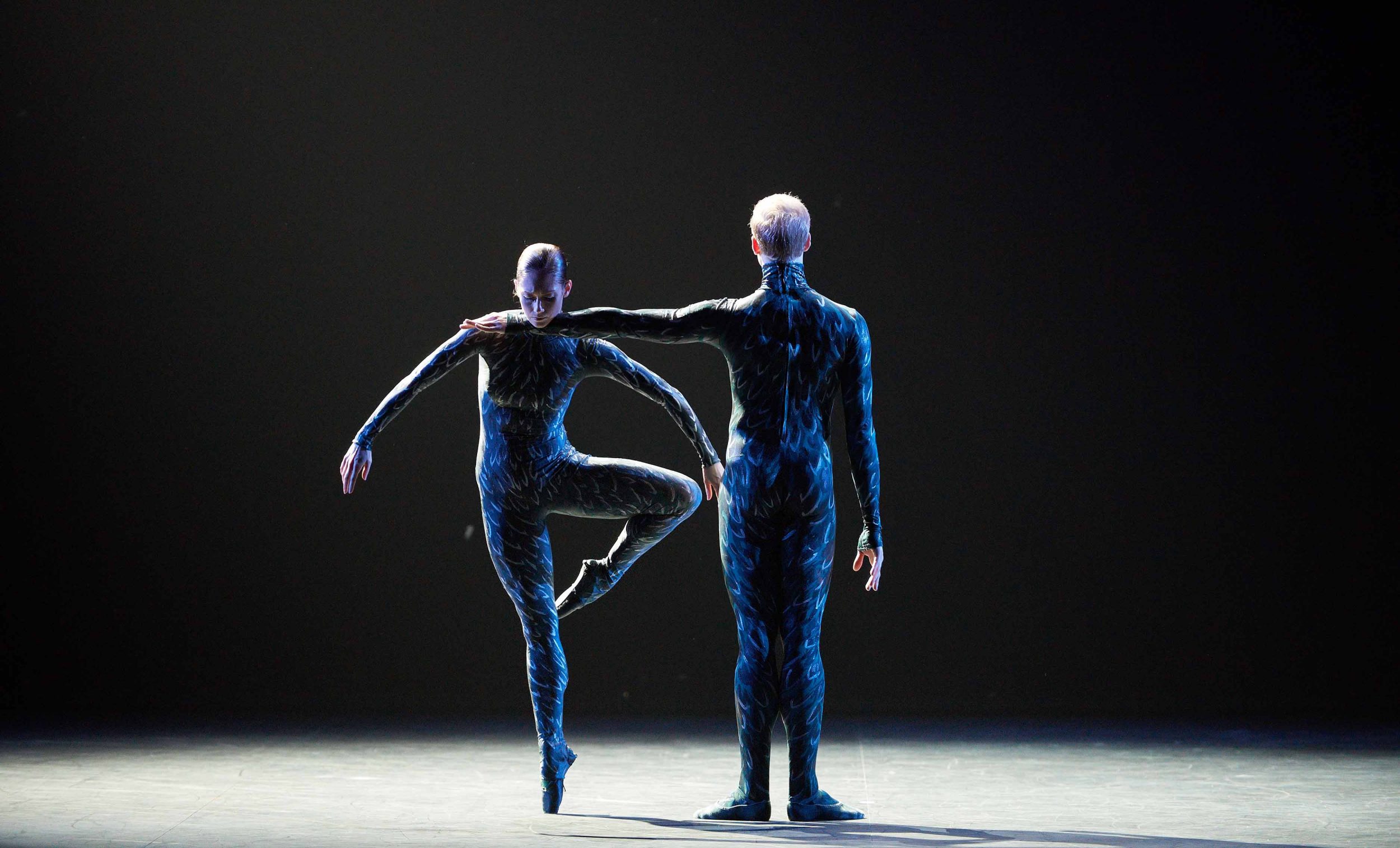 Alison-McWhinney-and-Skyler-Martin-in-Fantastic-Beings-by-Aszure-Barton-©-Laurent-Liotardo