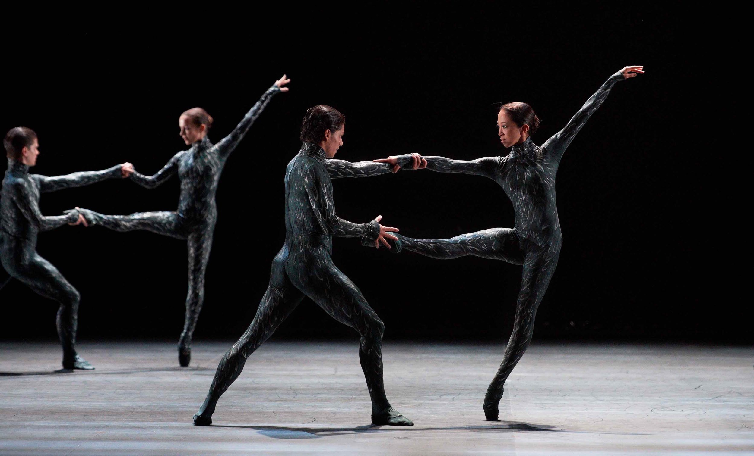 Erina-Takahashi-and-Isaac-Hernandez-in-Fantastic-Beings-by-Aszure-Barton-©-Laurent-Liotardo