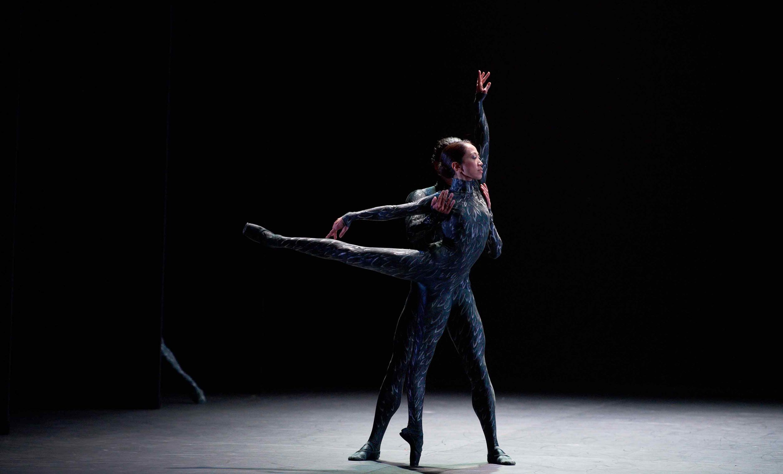 Erina-Takahashi-and-Isaac-Hernandez-in-Fantastic-Beings-by-Aszure-Barton-©-Laurent-Liotardo-(3)