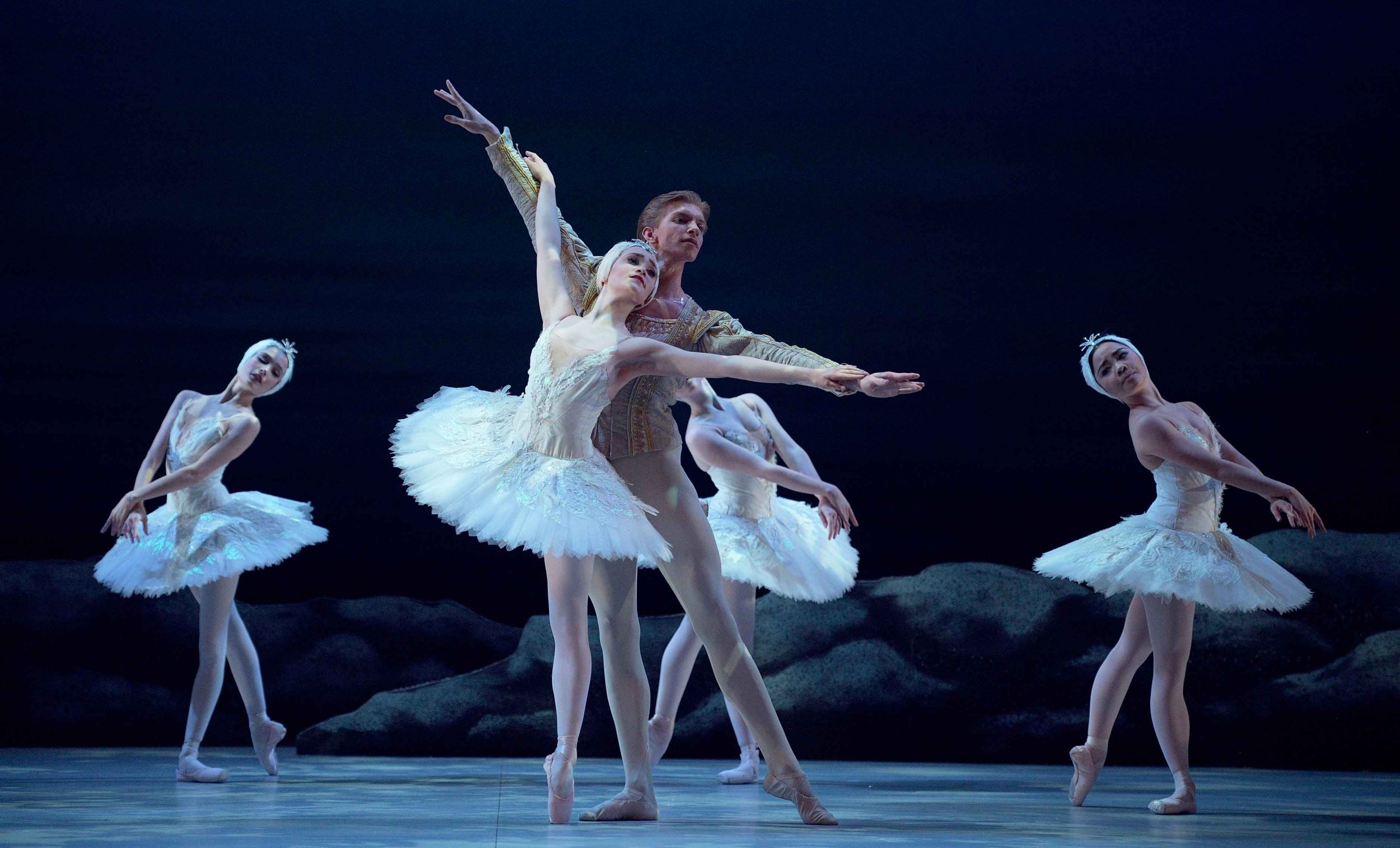 Harvey-Littlefield-as-Prince-Seigfried-Chloe-Keneally-as-Odette-My-First-Ballet-Swan-Lake-©-Laurent-Liotardo