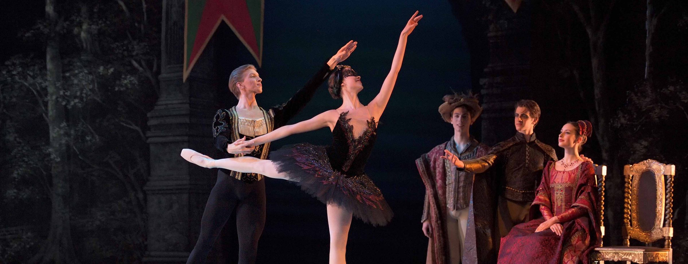 Harvey-Littlefield-as-Prince-Siegfried-Beatriz-Kuperus-as-Odile-My-First-Ballet-Swan-Lake©Laurent-Liotardo