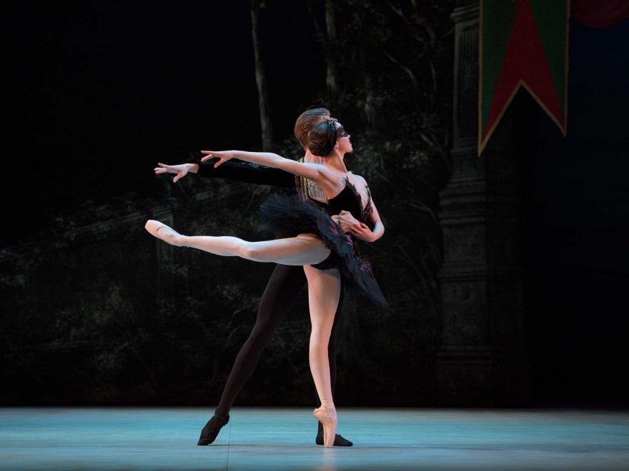 Harvey-Littlefield-as-Prince-Siegfried,-Beatriz-Kuperus-as-Odile-My-First-Ballet-Swan-Lake©Laurent-Liotardo