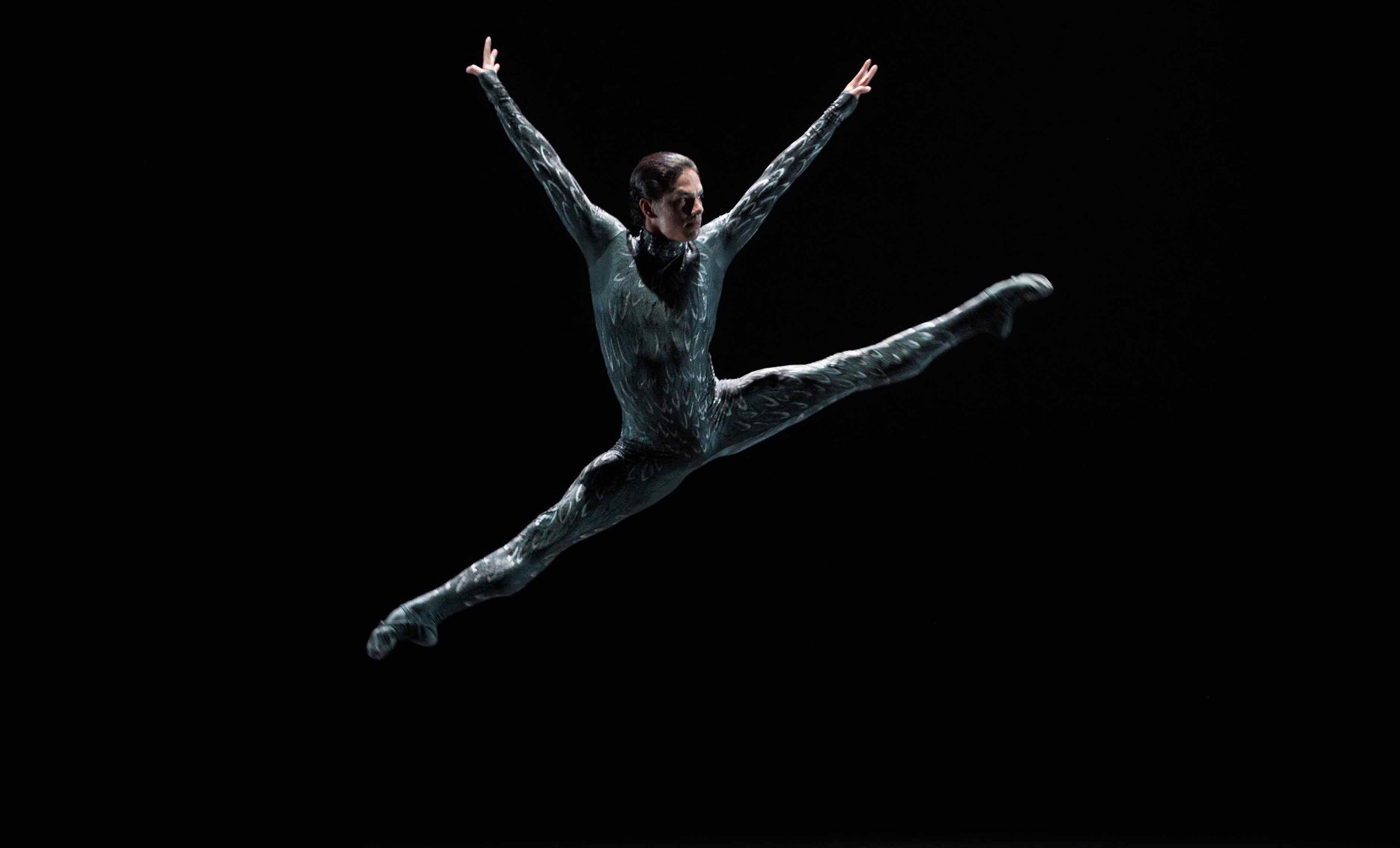 Isaac-Hernandez-in-Fantastic-Beings-by-Aszure-Barton-©-Laurent-Liotardo