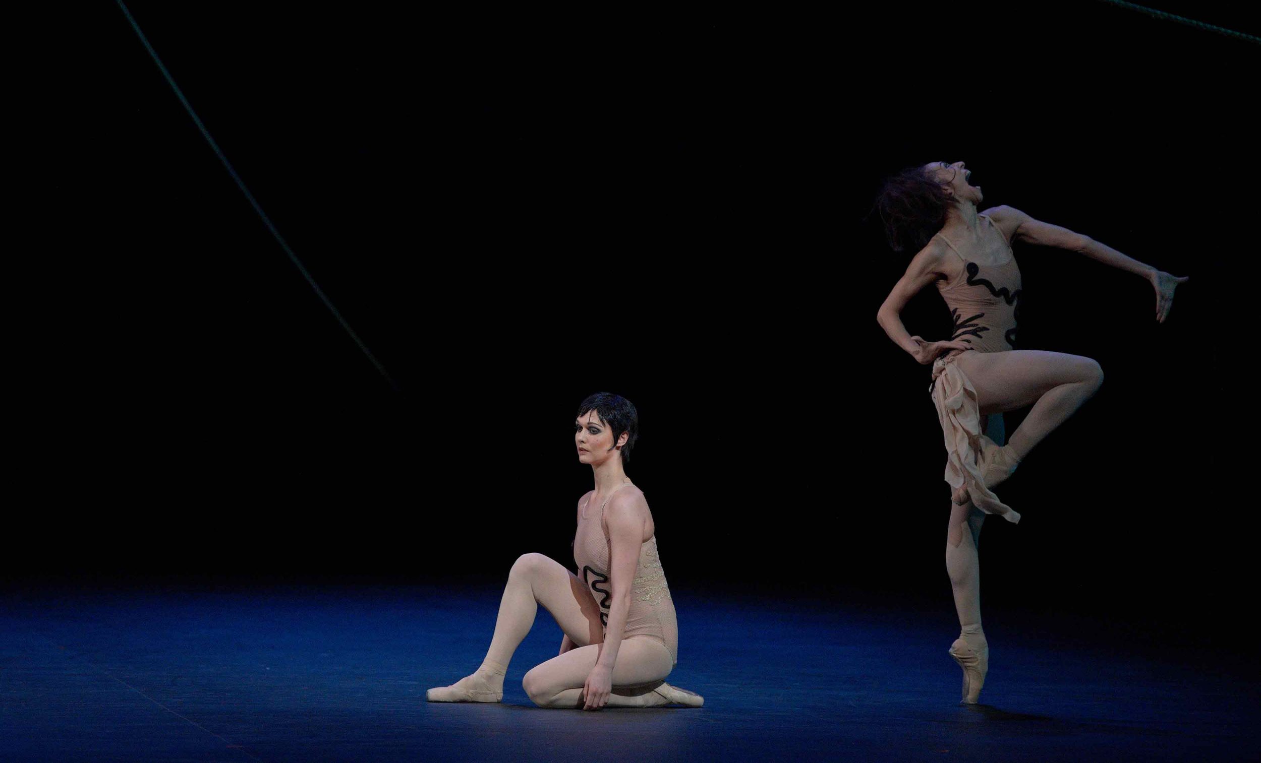 Jurgita-Dronina-and-Begona-Cao-in-The-Cage-by-Jerome-Robbins-©-Laurent-Liotardo-(2)