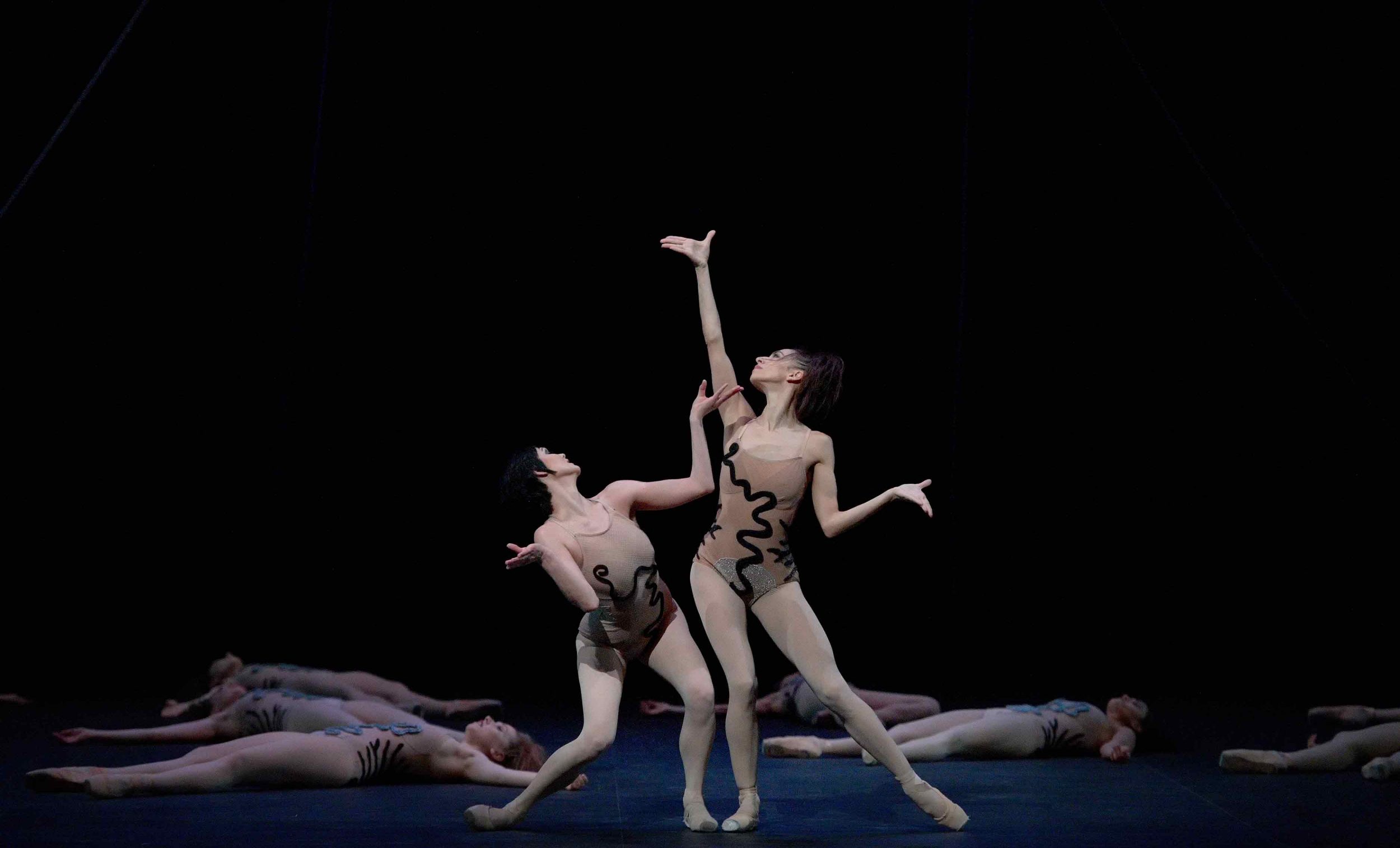Jurgita-Dronina-and-Begona-Cao-in-The-Cage-by-Jerome-Robbins-©-Laurent-Liotardo