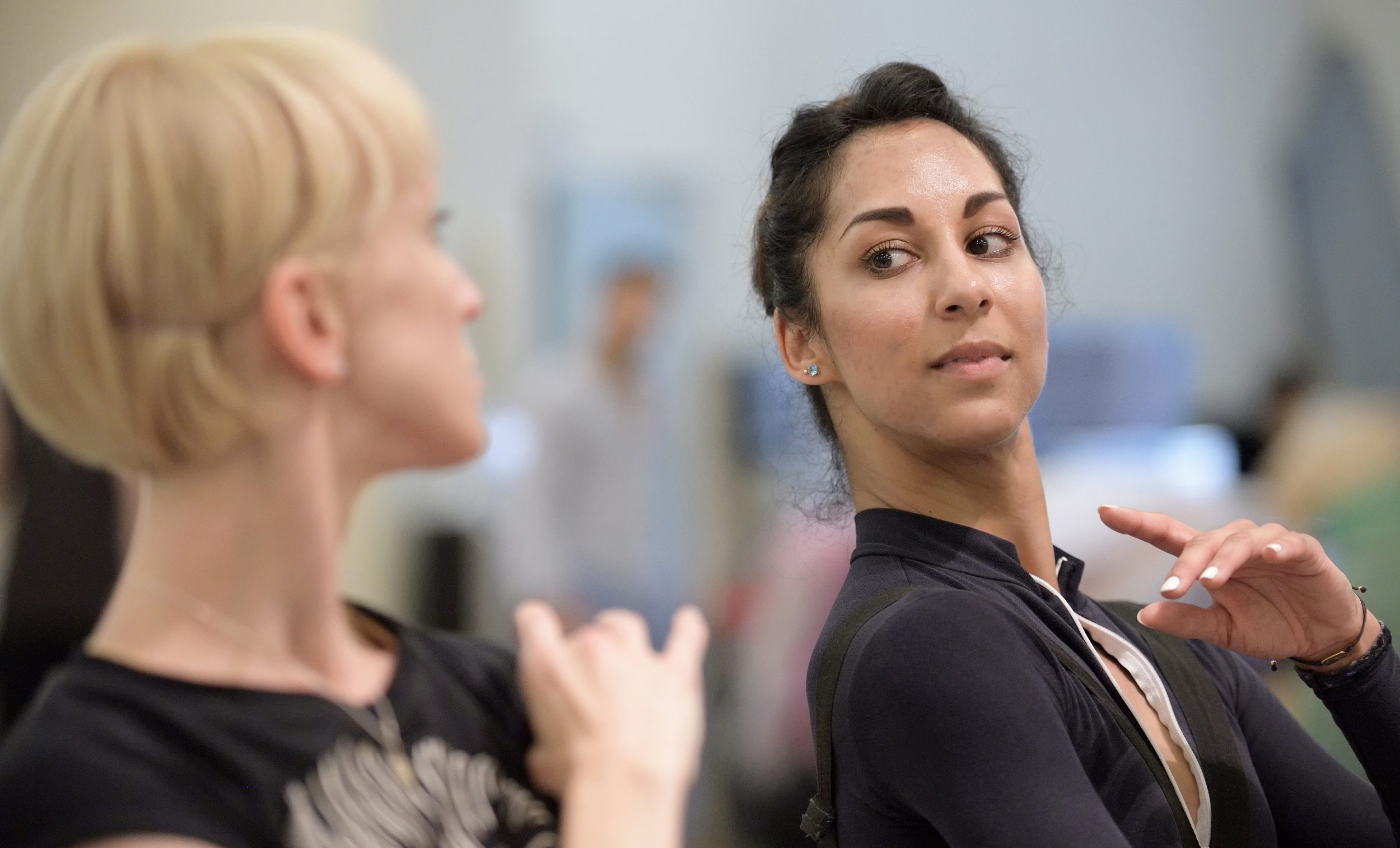 Sarah Kundi and Tiffany Hedman rehearsing The Sleeping Beauty © Laurent Liotardo_WEB