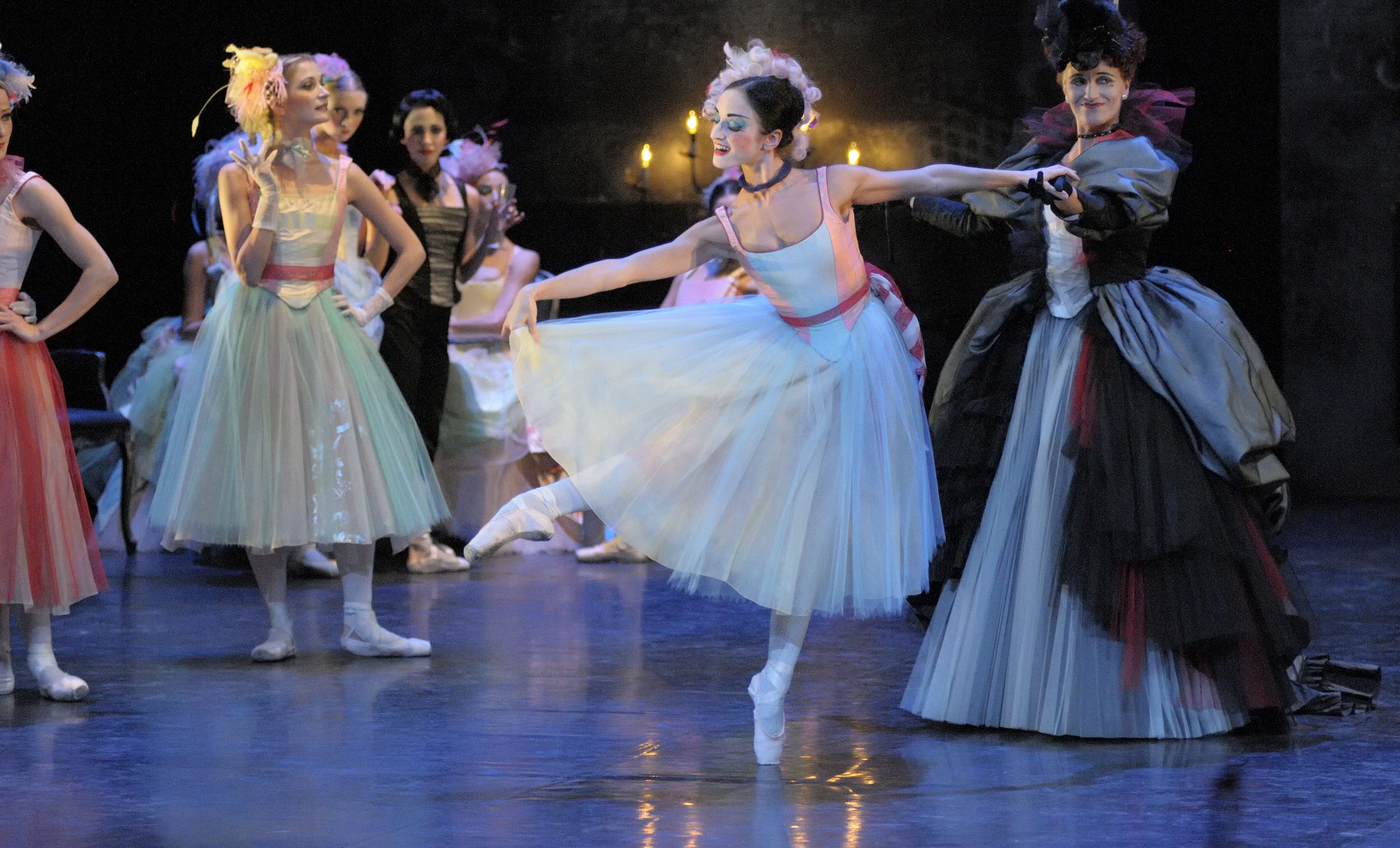 Adela Ramirez in Manon © Laurent Liotardo