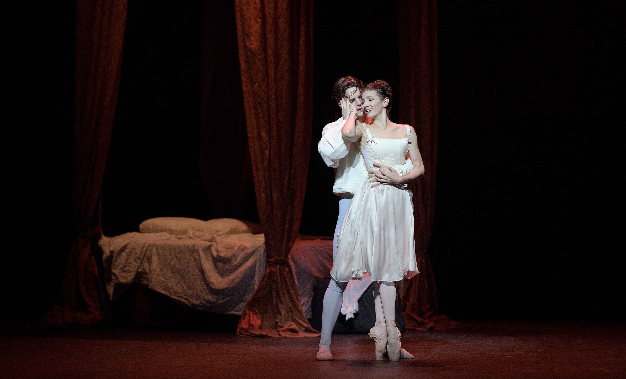 Alina-Cojocaru-and-Joseph-Caley-in-Manon-(c)-Laurent-Liotardo_WEB