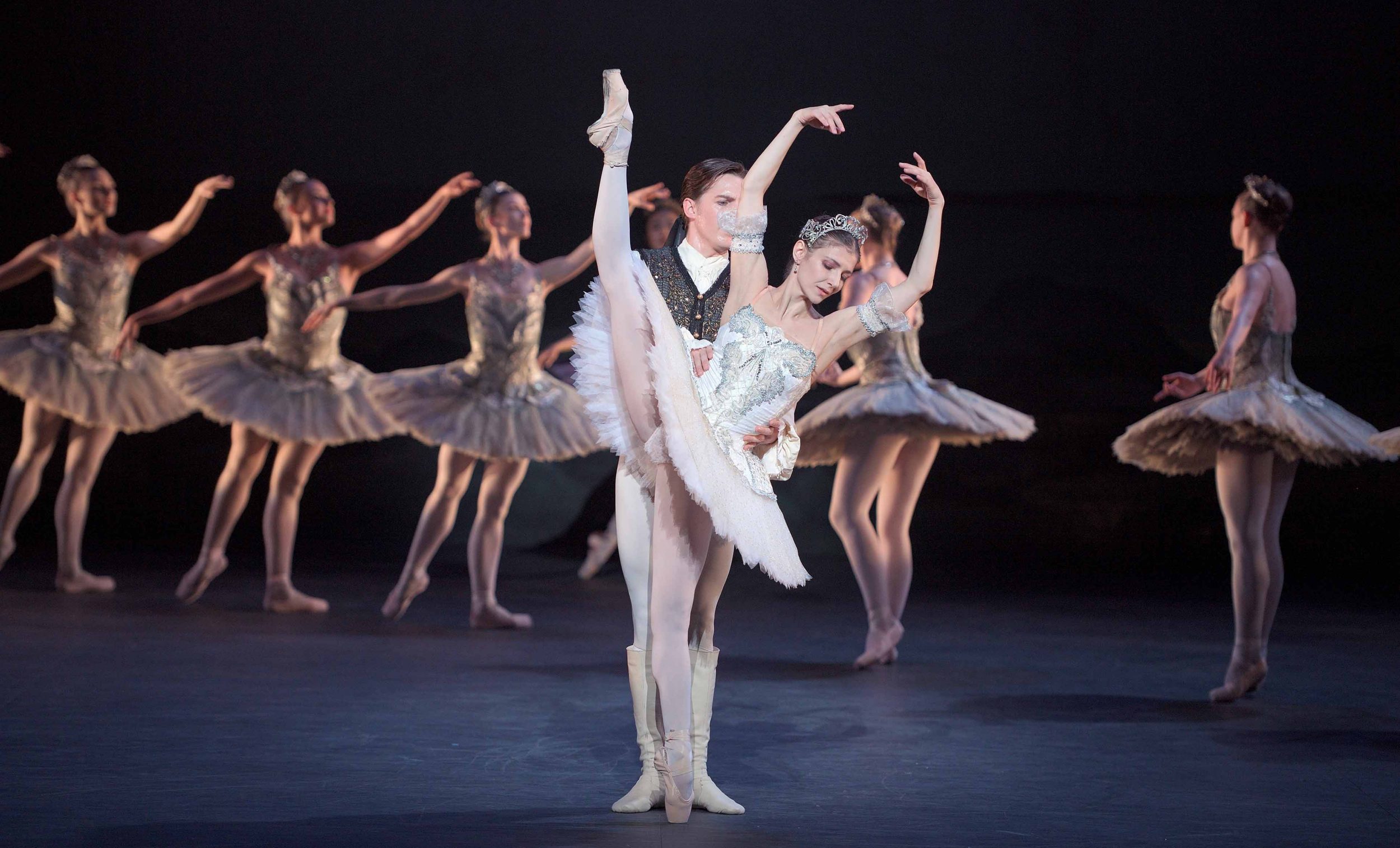 Alina-Cojocaru-as-Princess-Aurora-and-Joseph-Caley-as-Prince-Désiré-in-The-Sleeping-Beauty-©-Laurent-Liotardo-(1)_WEB