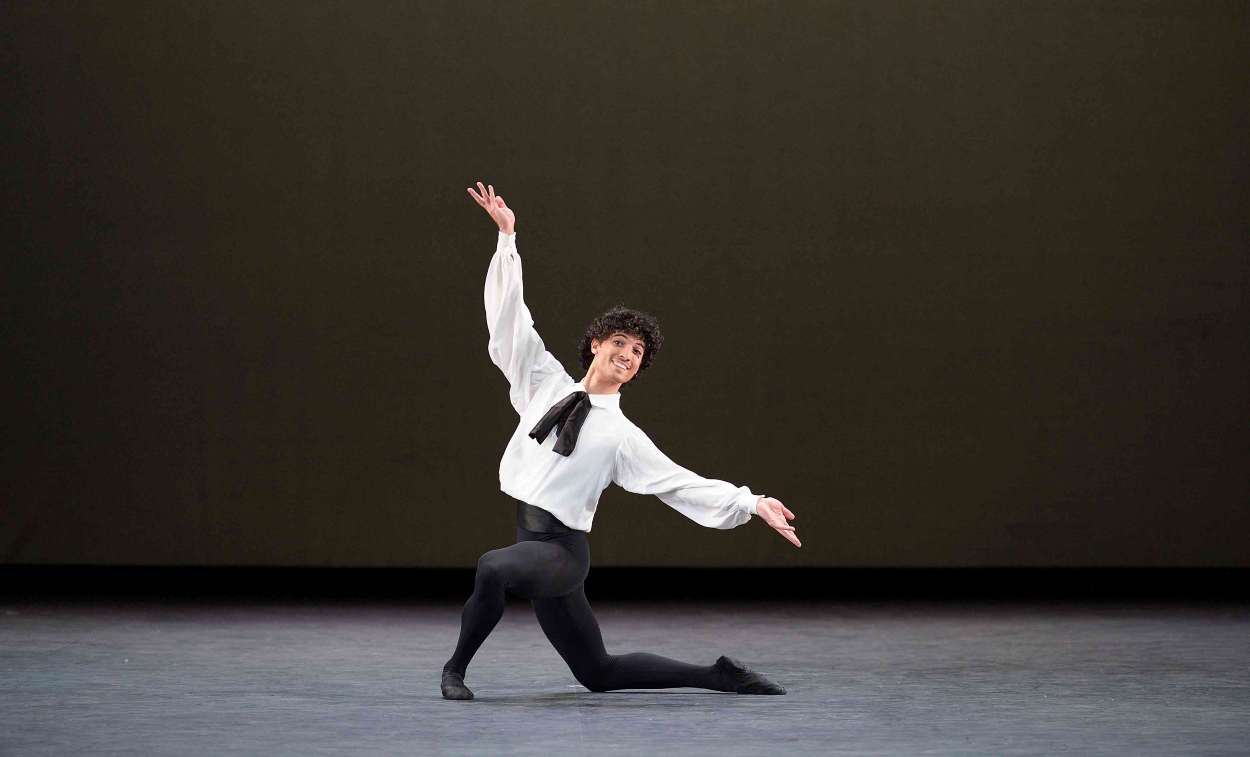 Fernando-Carratalá-Coloma-performing-Harlequinade-©-Laurent-Liotardo-(1)