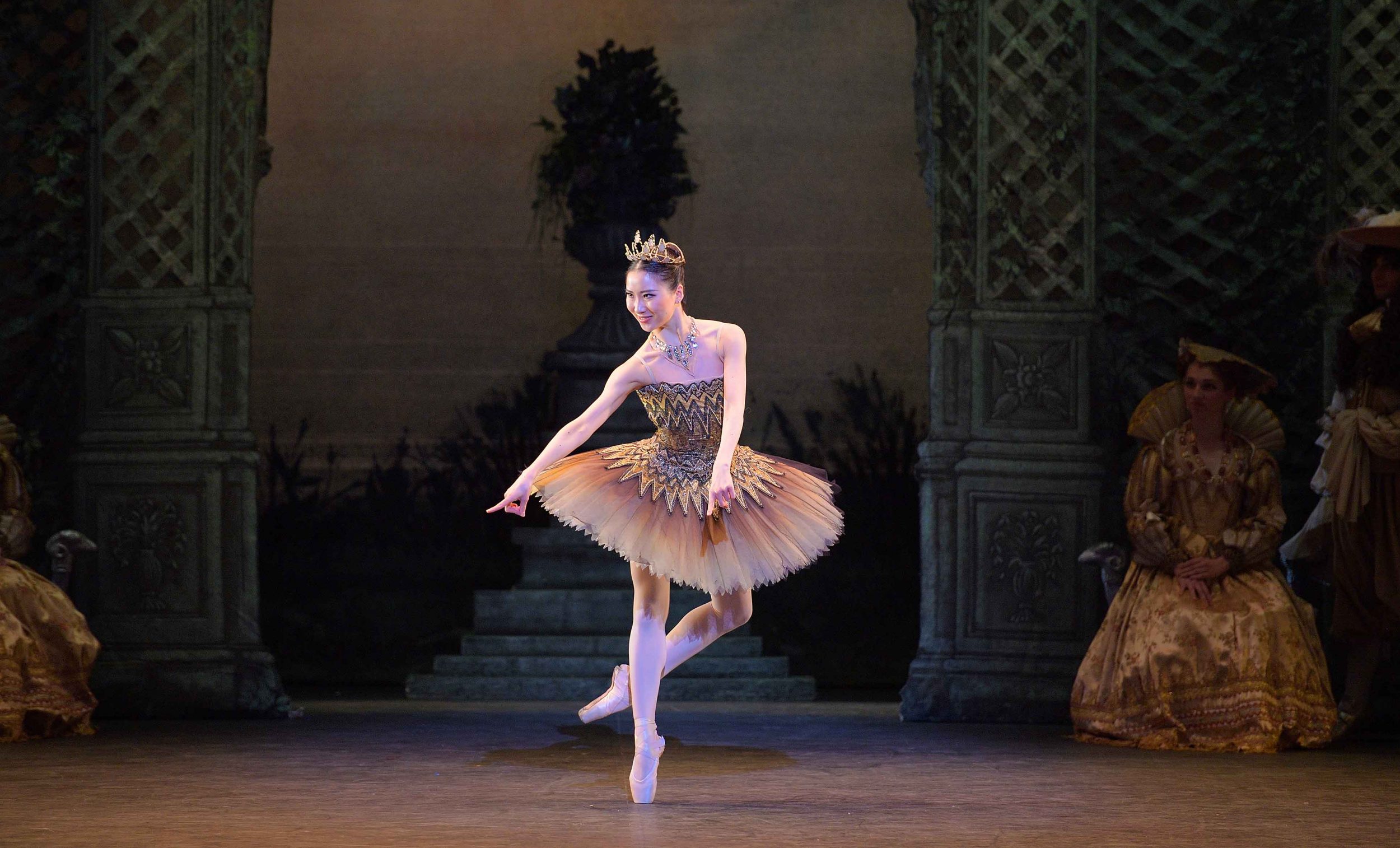 Rina-Kanehara-as-Fairy-of-the-Golden-Vine-in-The-Sleeping-Beauty-©--Laurent-Liotardo-(3)
