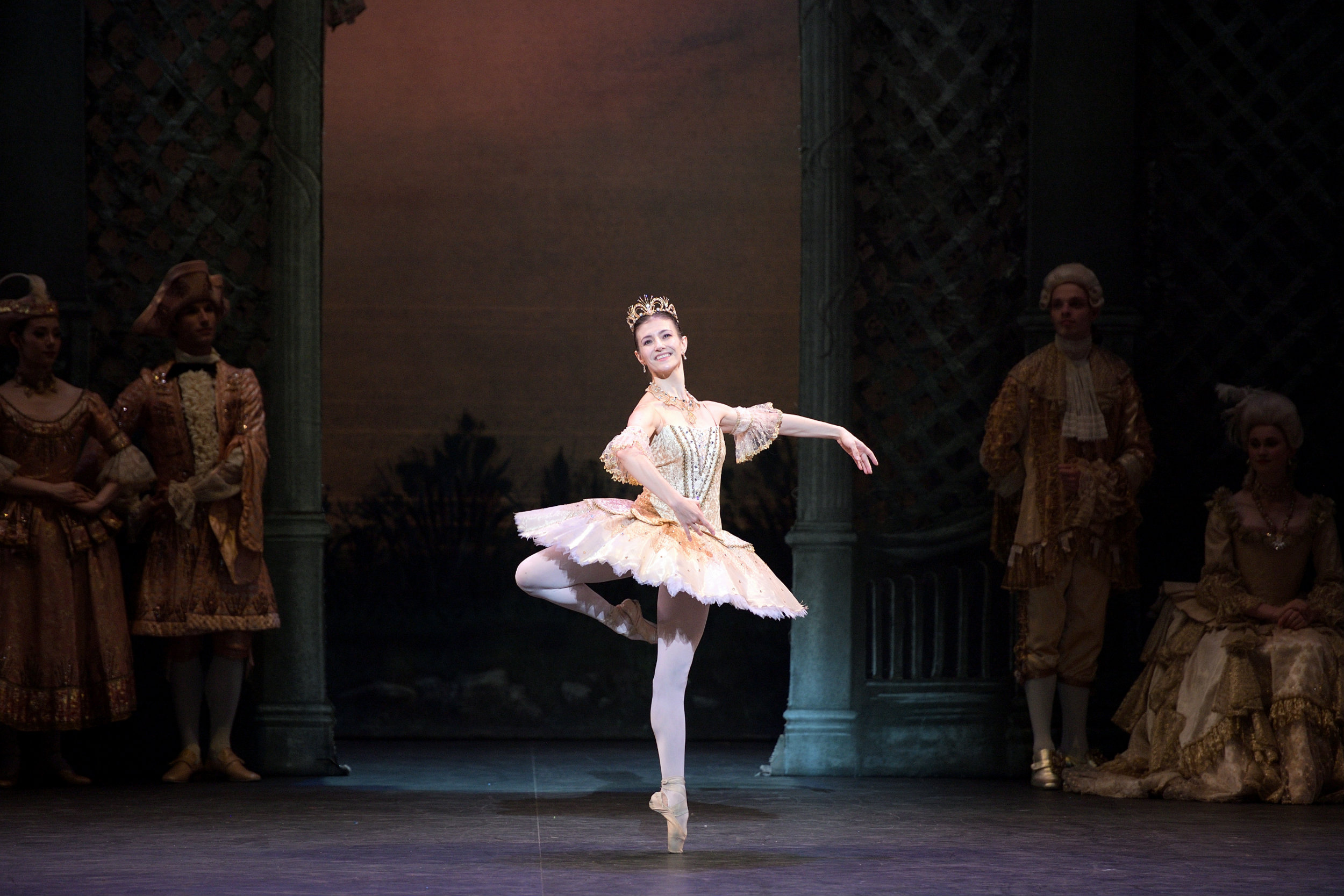 Alina Cojocaru as Princess Aurora in English National Ballet's The Sleeping Beauty (c) Laurent Liotardo