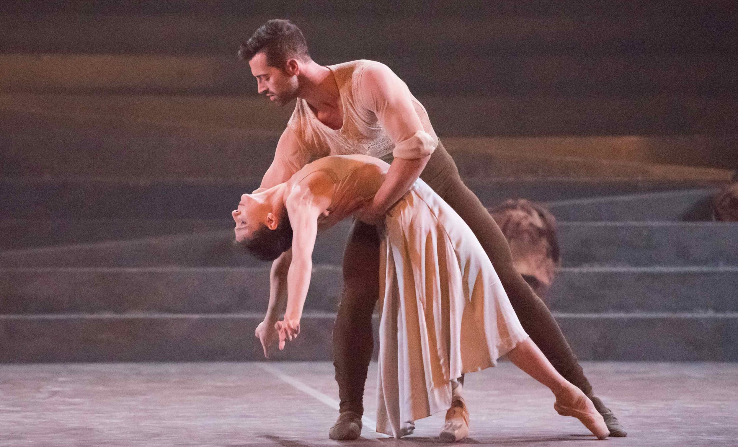 Alina-Cojocaru-and-James-Forbat-in-No-Man's-Land-by-Liam-Scarlett-part-of-English-National-Ballet's-Lest-We-Forget-(C)-Photography