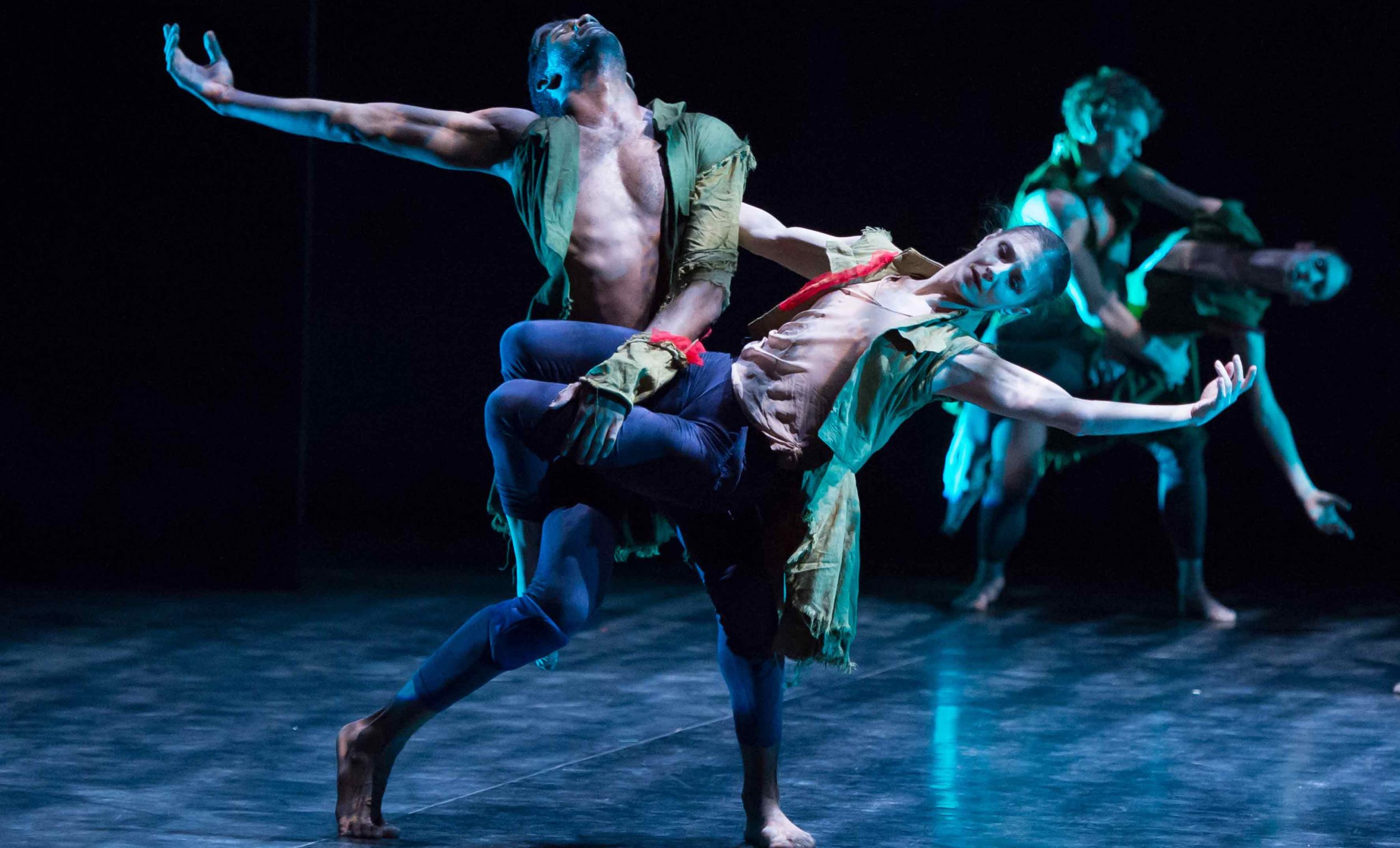 Alina-Cojocaru-and-Junor-Souza-in-Second-Breath-by-Russell-Maliphant-part-of-English-National-Ballet's-Lest-We-Forget-(C)-Photography-by-ASH