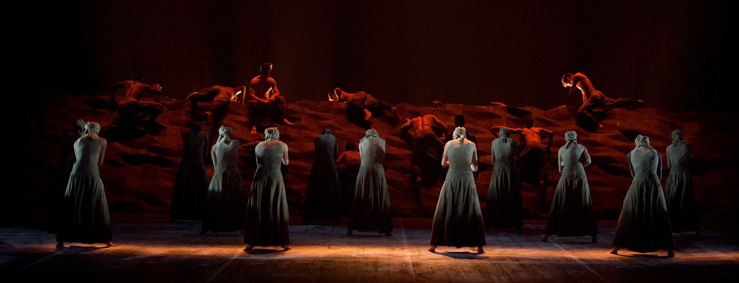 English-National-Ballet's-Lest-We-Forget---Dust-by-Akram-Khan-(c)-Laurent-Liotardo-(3)_WEB