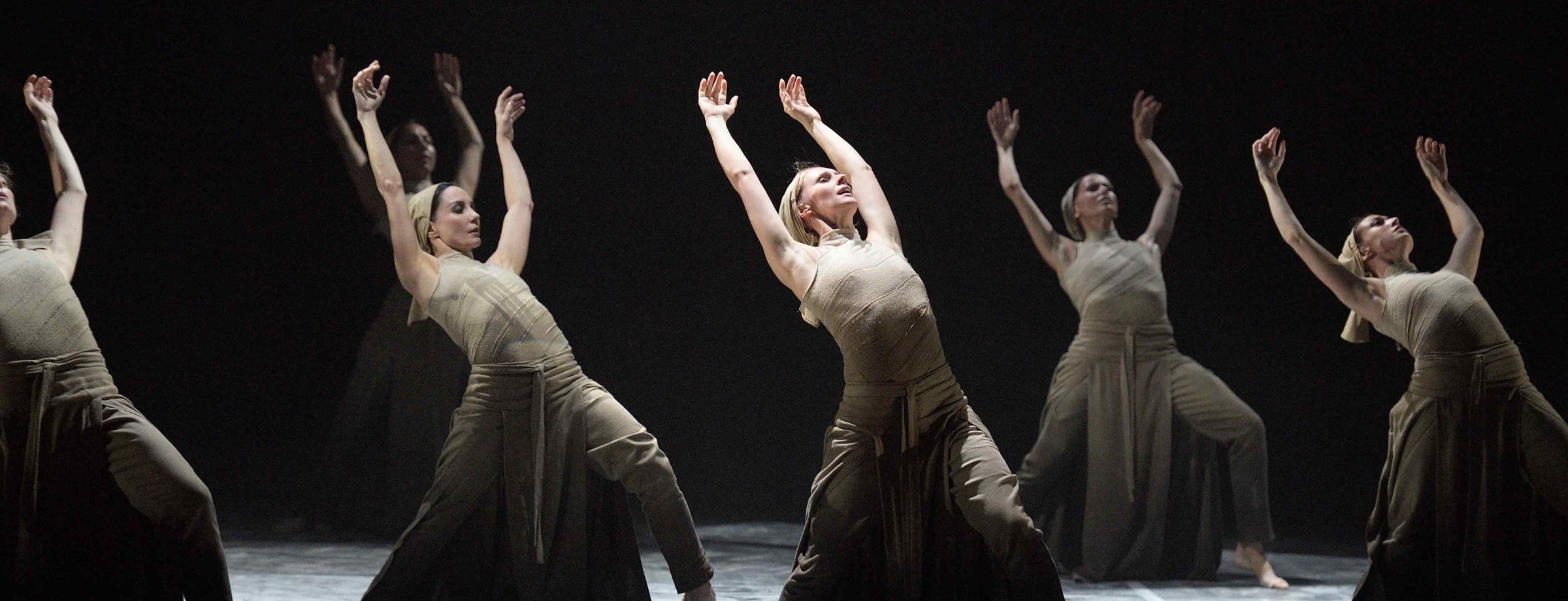 English-National-Ballet's-Lest-We-Forget---Dust-by-Akram-Khan-(c)-Laurent-Liotardo-(6)_WEB