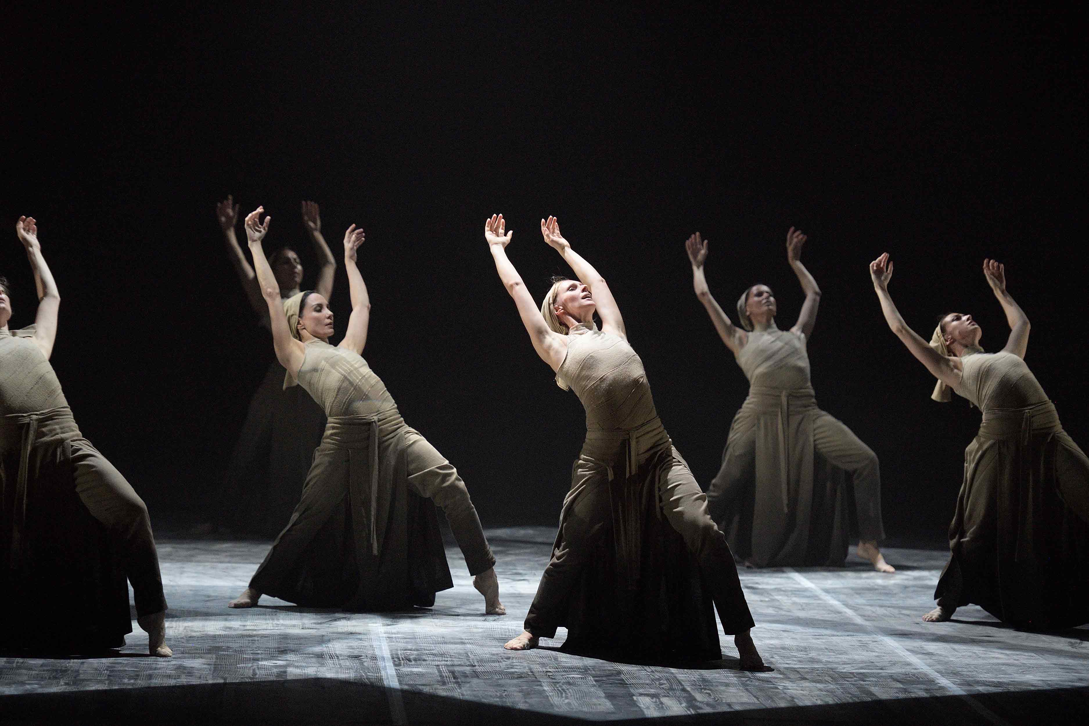 English-National-Ballet's-Lest-We-Forget---Dust-by-Akram-Khan-(c)-Laurent-Liotardo-(6)_WEB
