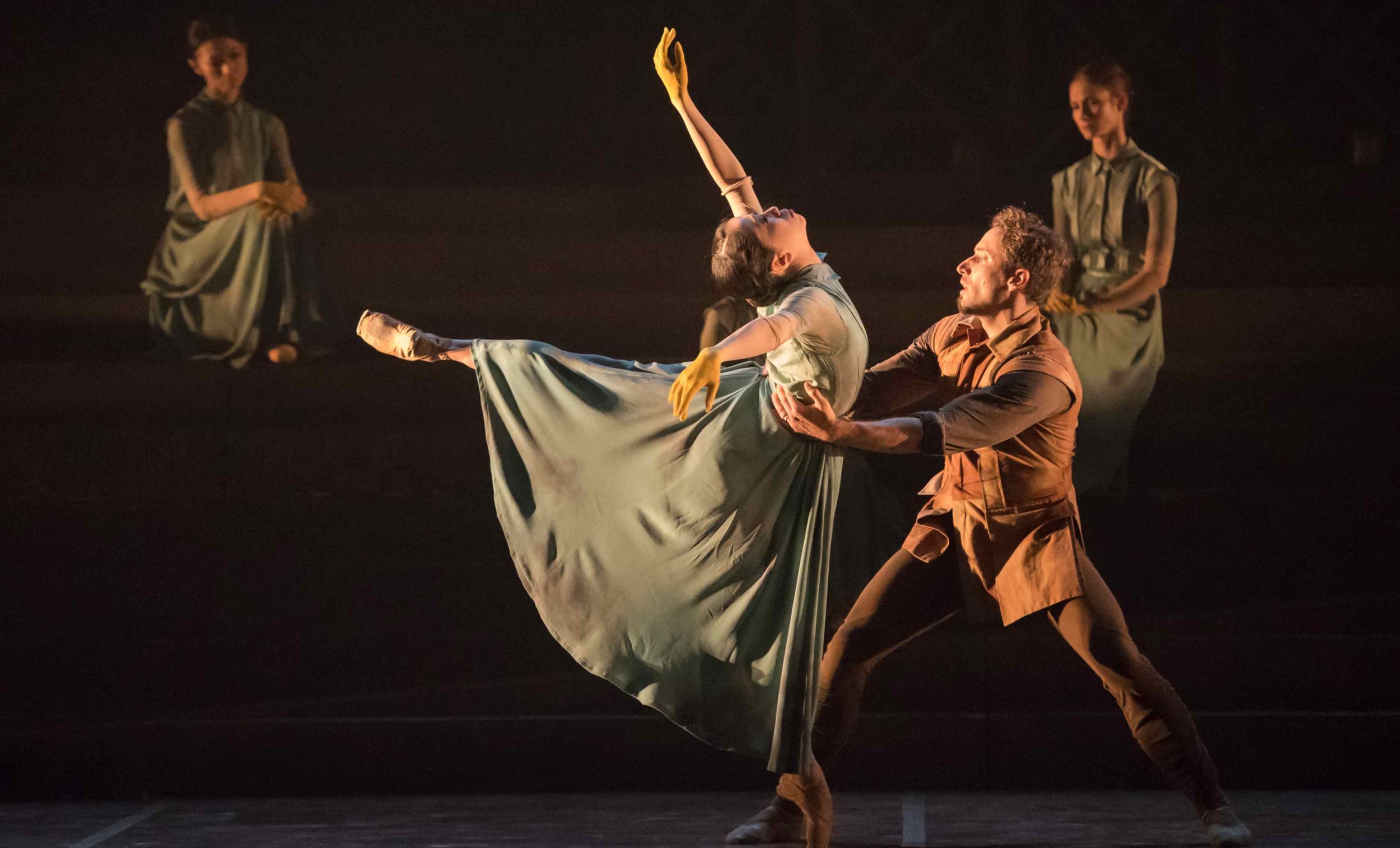 Erina-Takahashi-and-Fabian-Reimair-in-No-Man's-Land-by-Liam-Scarlett-part-of-English-National-Ballet's-Lest-We-Forget-(C)-Photography-by-ASH