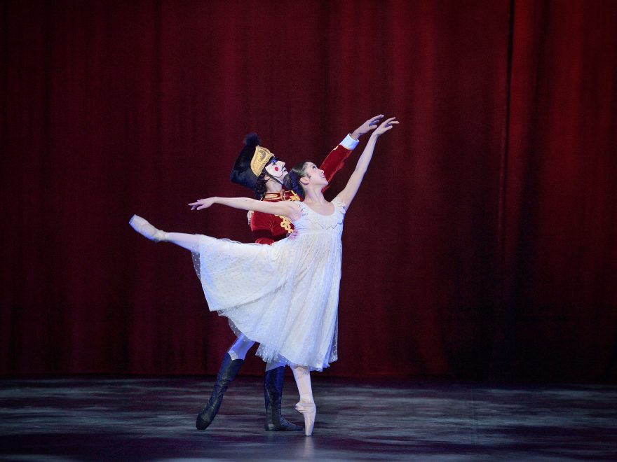 PRESS: Rina Kanehara and Fernando Carratala Coloma in English National Ballet's Nutcracker (c) Laurent Liotardo (2)