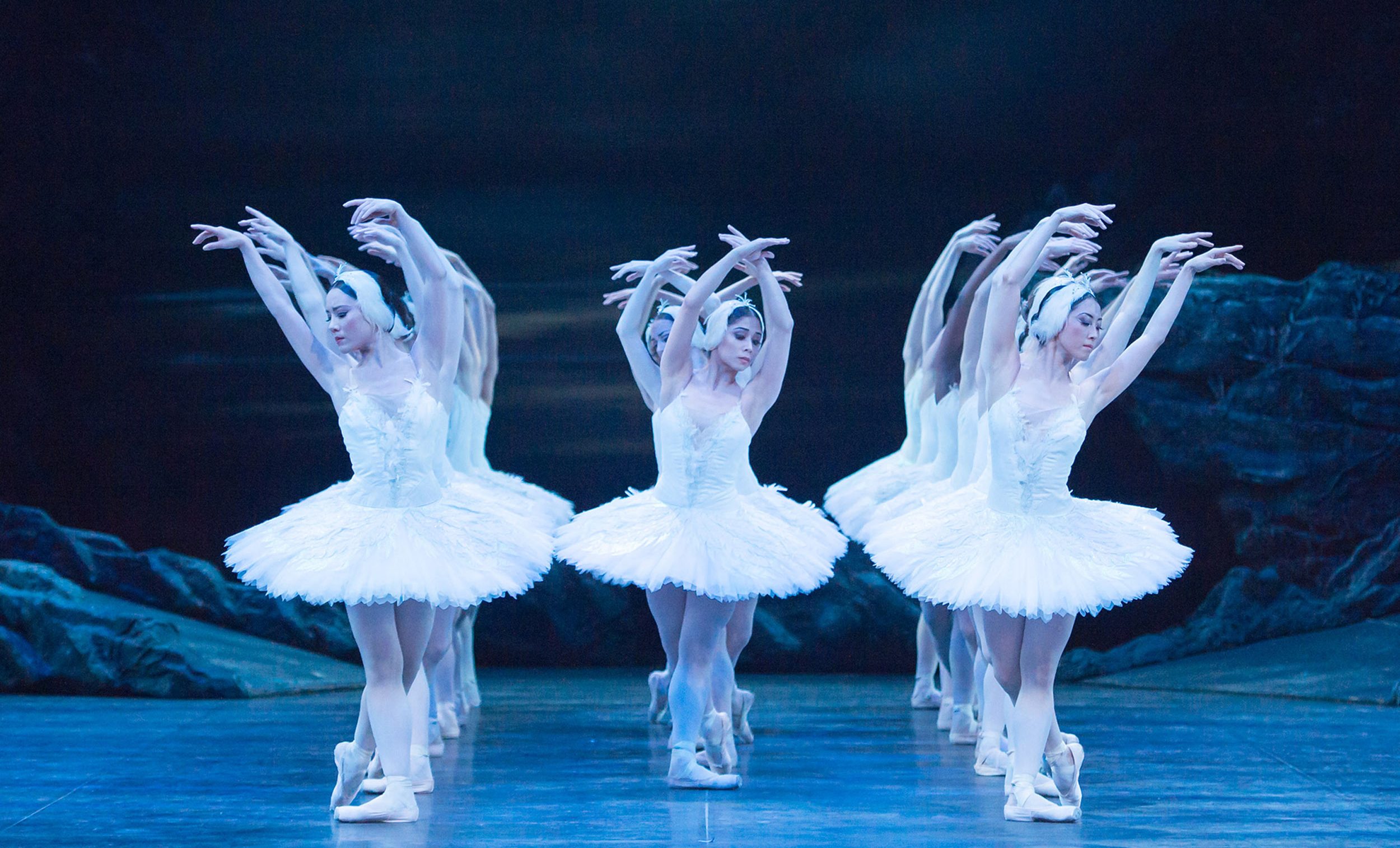 Derek Deane's Swan Lake © Photography by ASH