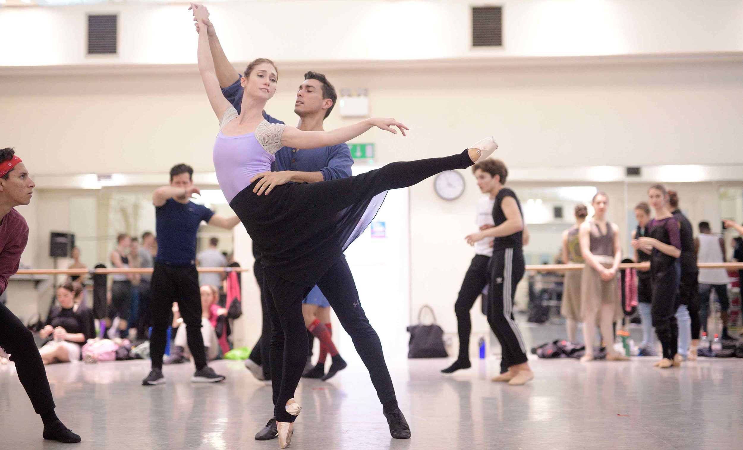 Alison-McWhinney-and-Daniel-Kraus-in-rehearsals-for-Manon-(c)-Laurent-Liotardo_WEB