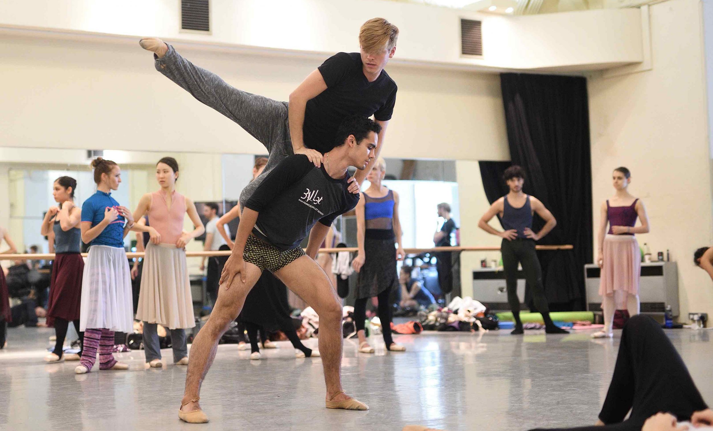Barry Drummond and Daniel McCormick in rehearsals for Russell Maliphant's Second Breath © Laurent Liotardo.