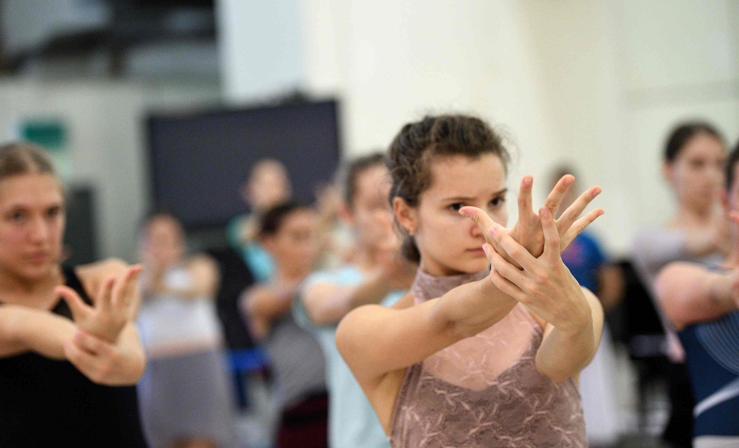 Francesca Velicu and English National Ballet in rehearsals for Akram Khan's Dust © Laurent Liotardo.