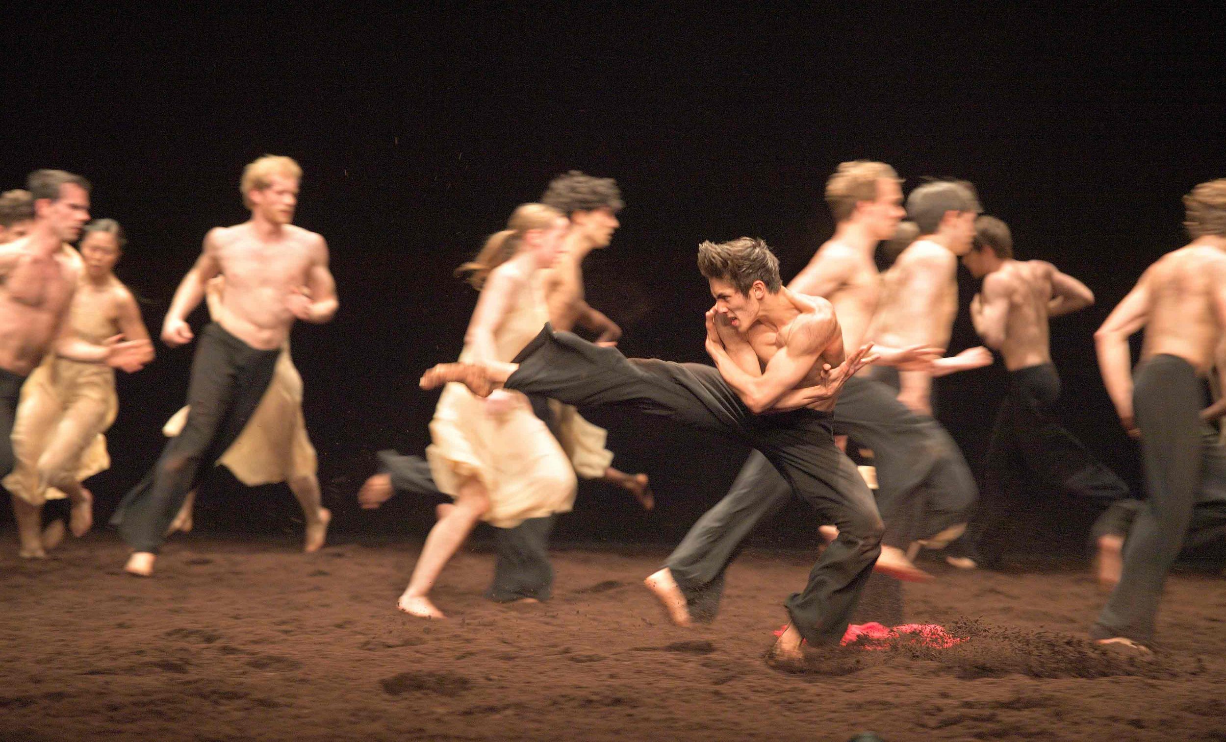 WEB---Erik-Woolhouse-and-ENB-Artists-in-Pina-Bausch's-Le-Sacre-du-printemps-(c)-Laurent-Liotardo
